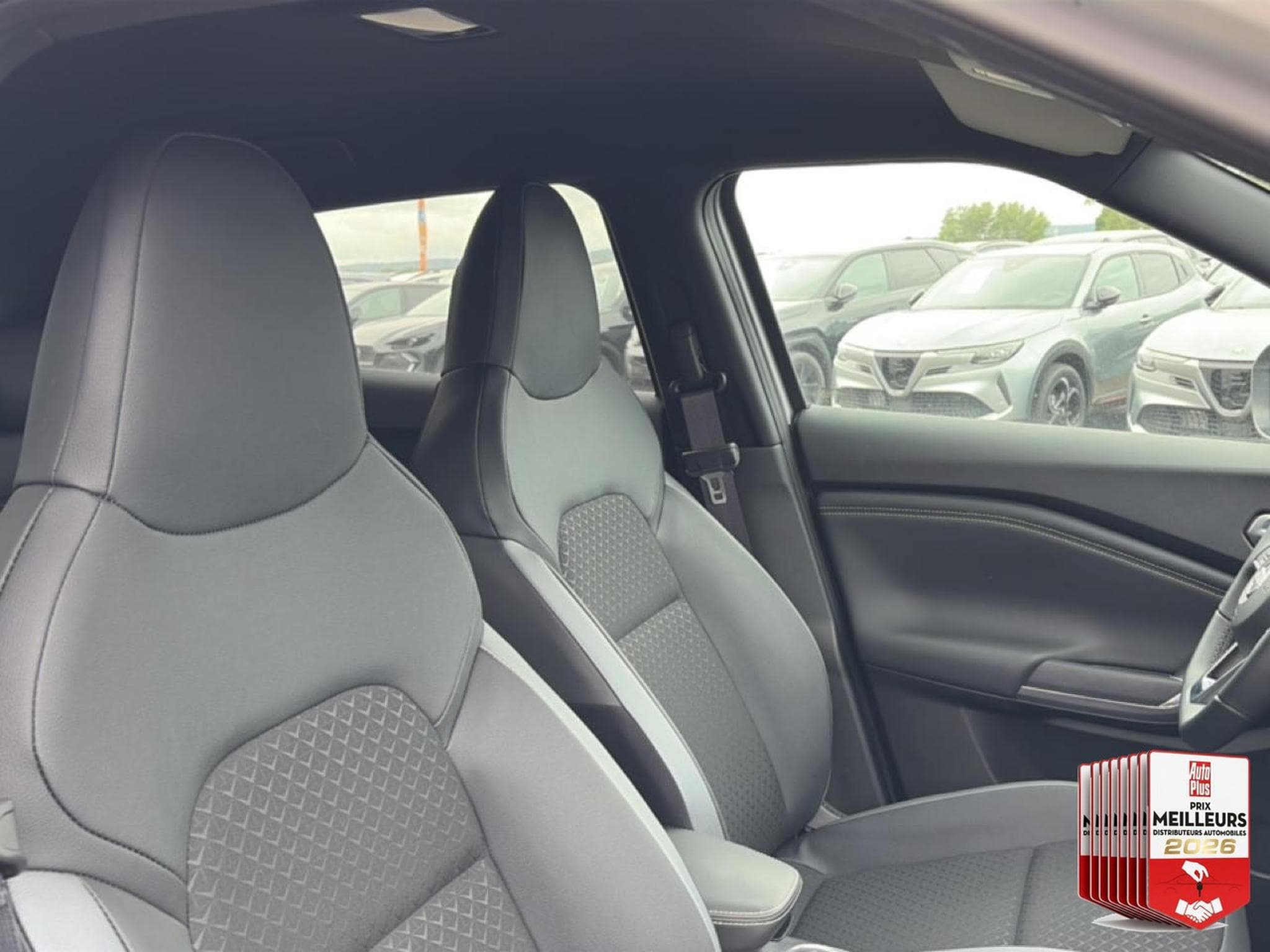 Nissan JUKE 1.6 HYBRID 143 N-CONNECTA (2023) - Photo 31