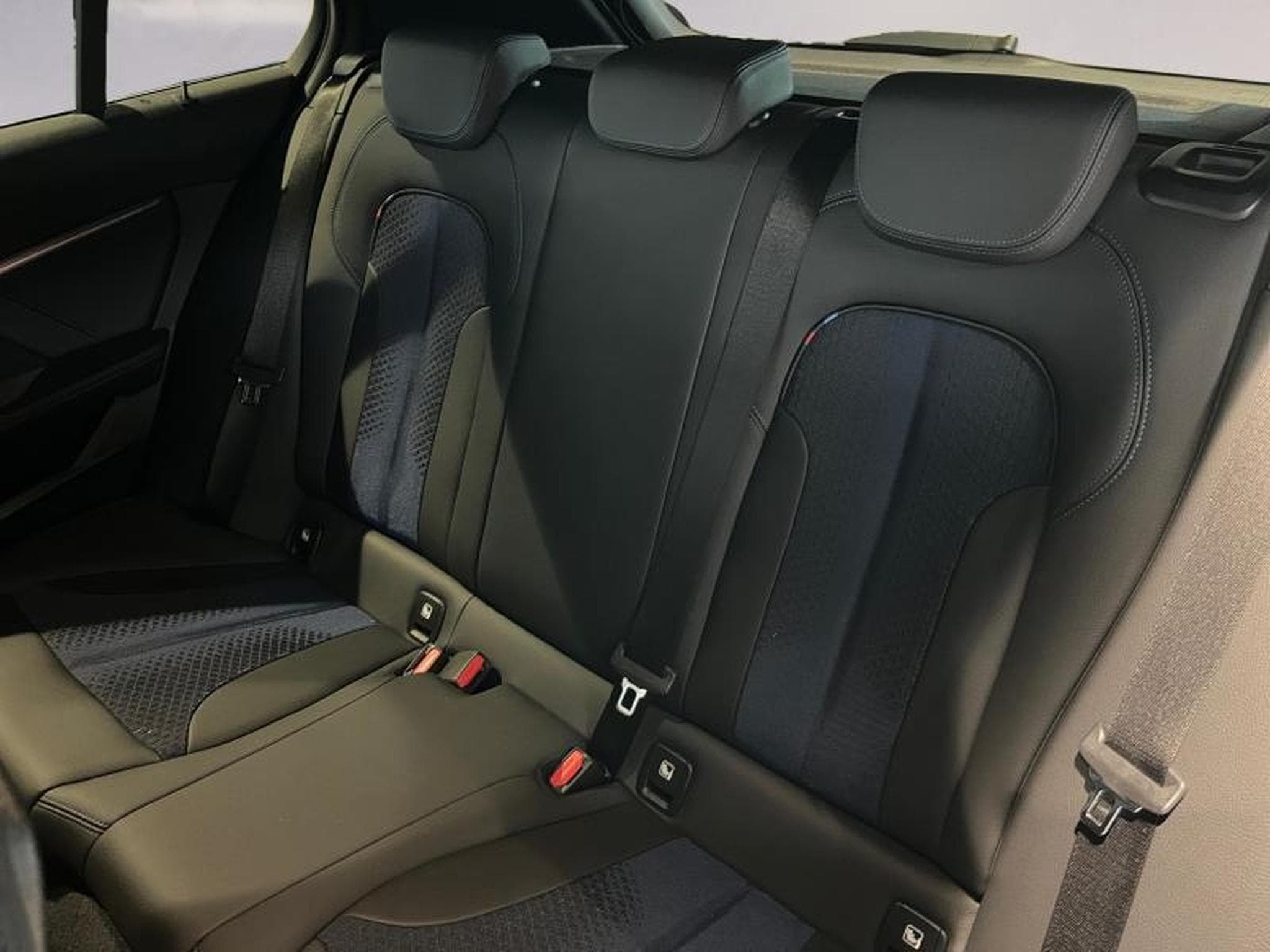 BMW 120 120i Hatch M Sport (2021) - Photo 13