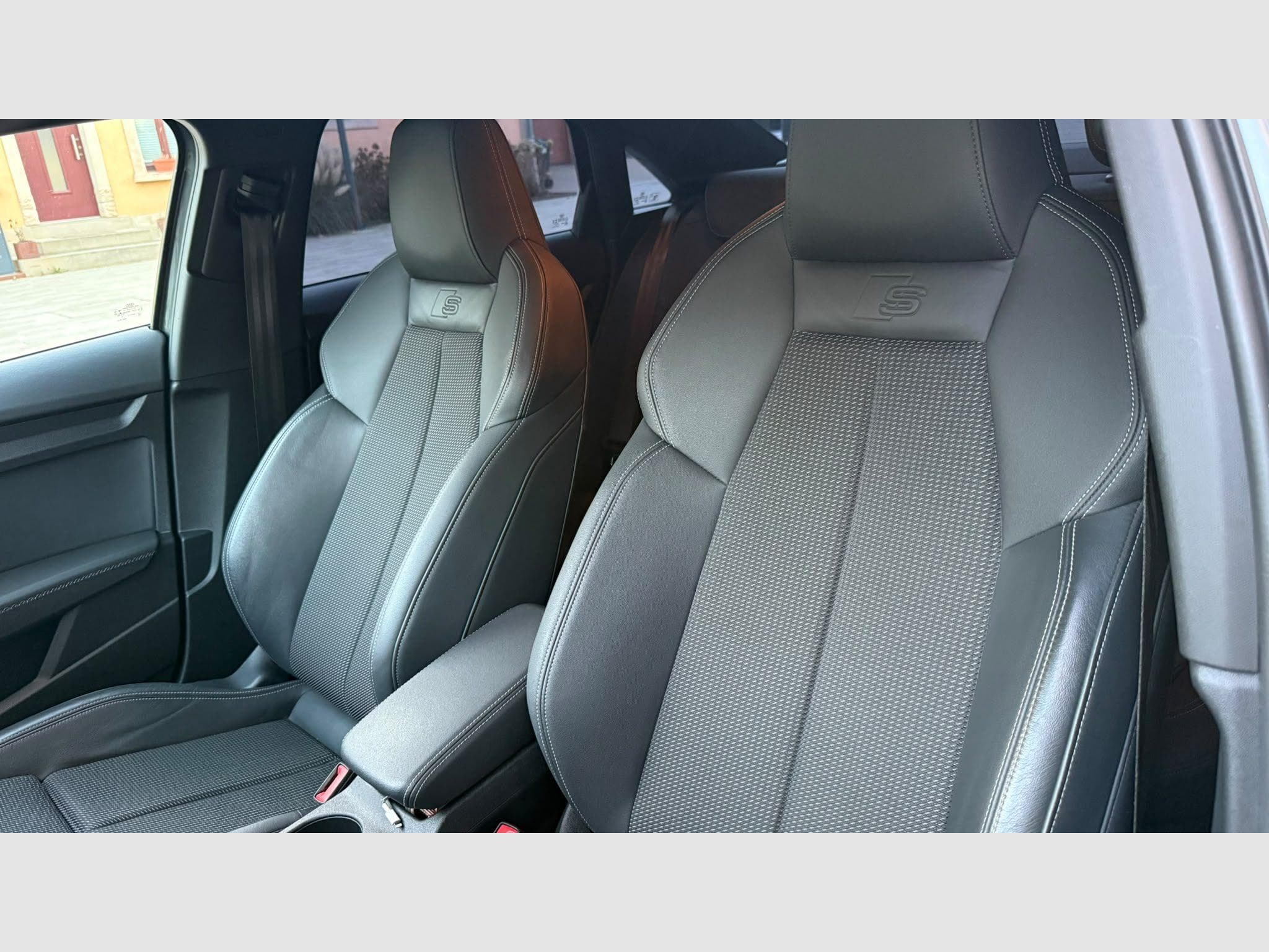 Audi A3 S line Berline (2022) - Photo 12