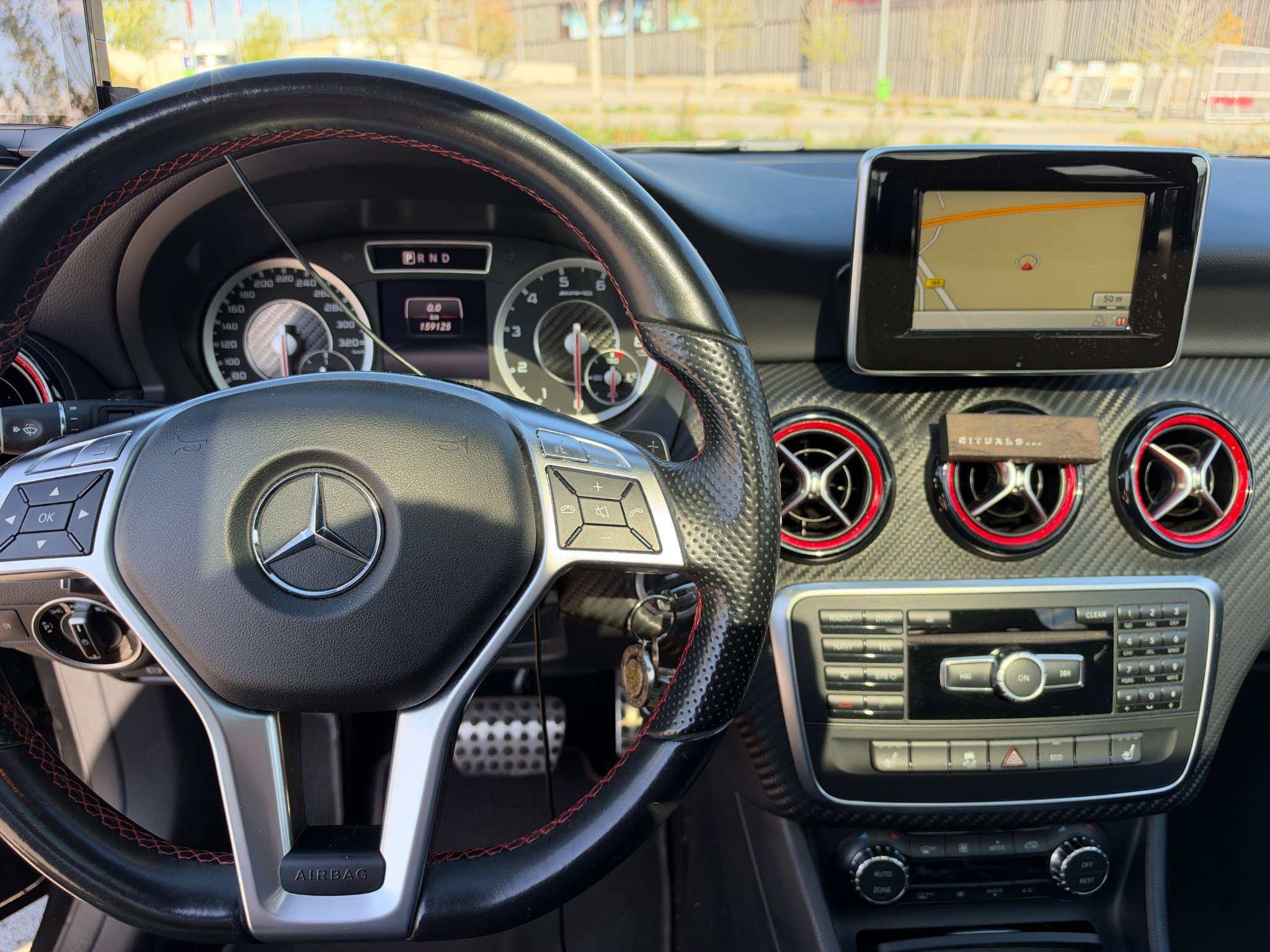 Mercedes A 45 AMG (2014) - Photo 8