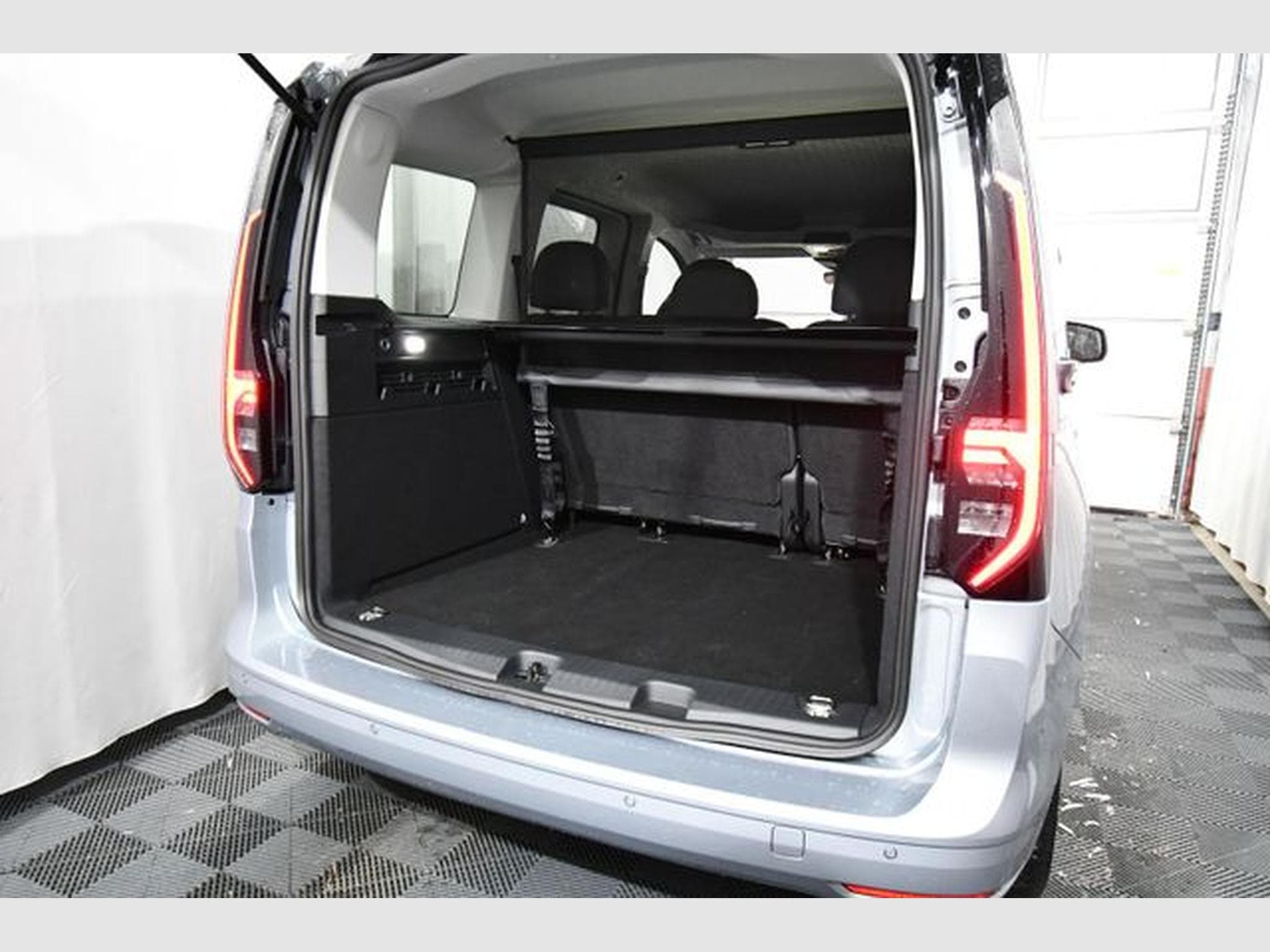 VW Caddy Caddy Life 2.0 TDI DSG7 - AHK, Kamera, Allwetter (2026) - Photo 5
