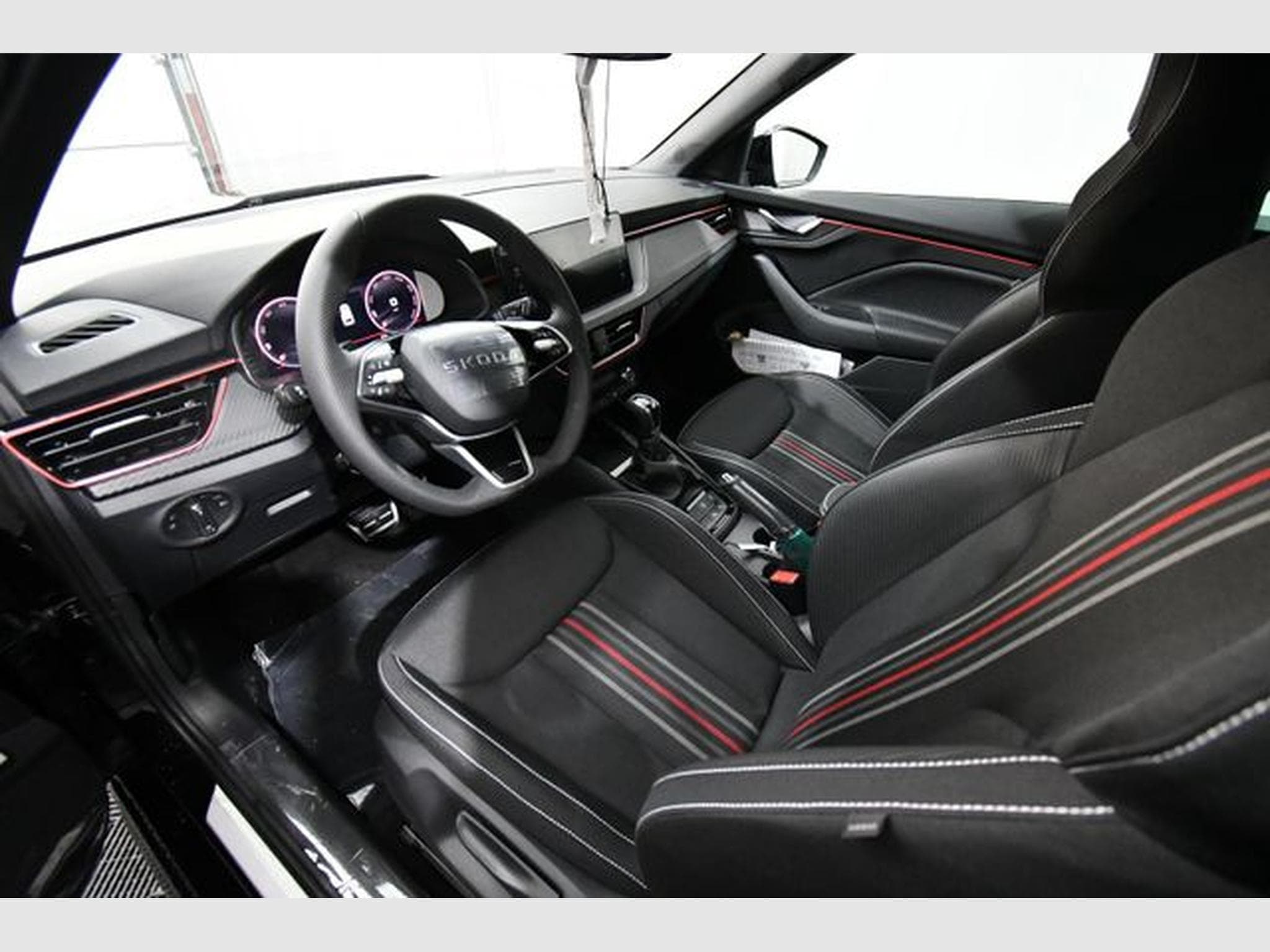 Skoda Kamiq Kamiq Monte Carlo 1.5 TSI DSG7 - Pano, Kamera, N (2026) - Photo 6