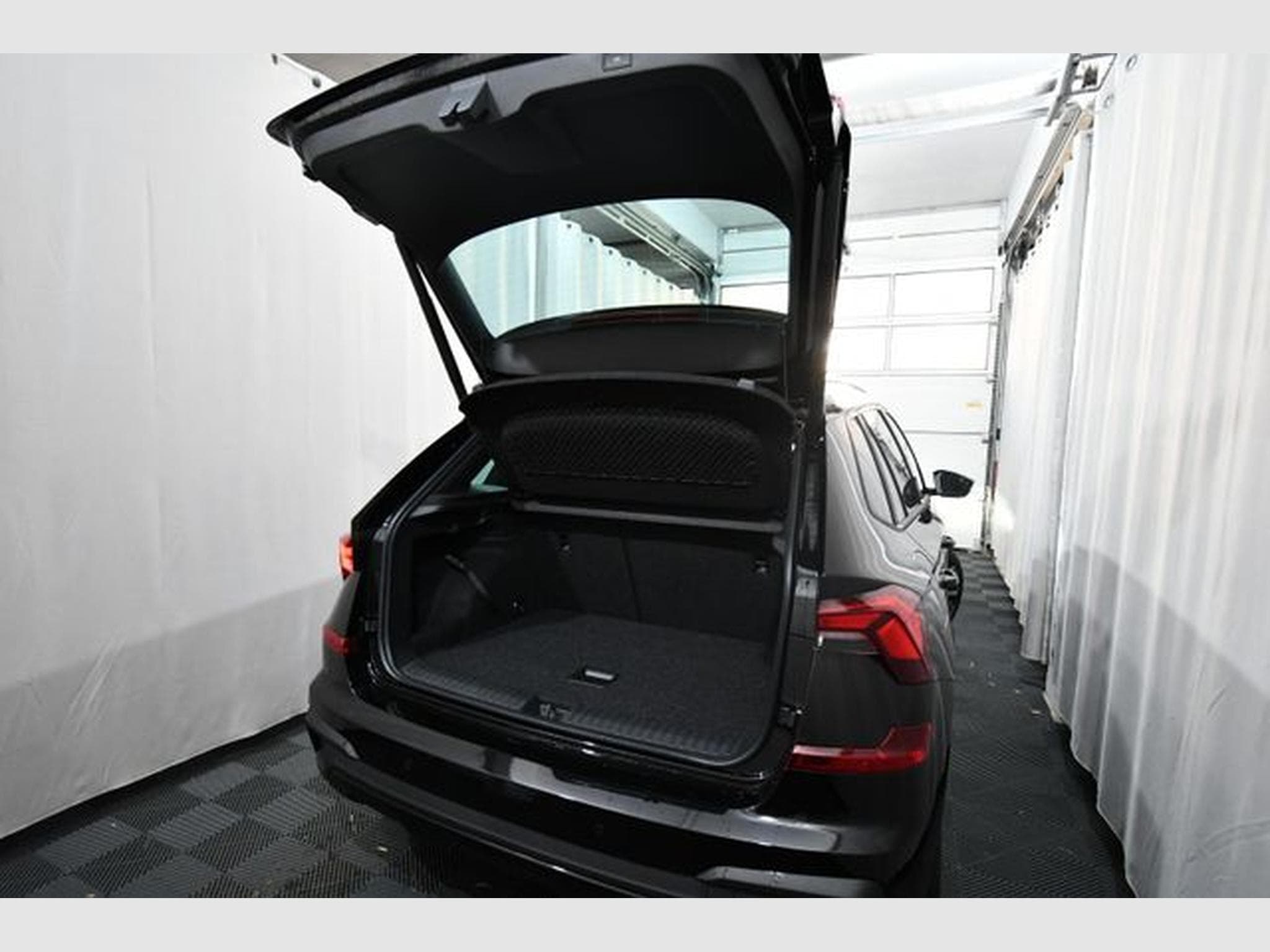 Skoda Kamiq Kamiq Monte Carlo 1.5 TSI DSG7 - Pano, Kamera, N (2026) - Photo 5