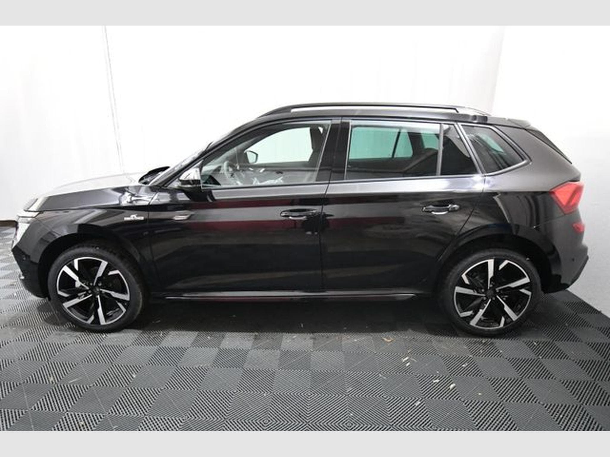 Skoda Kamiq Kamiq Monte Carlo 1.5 TSI DSG7 - Pano, Kamera, N (2026) - Photo 2