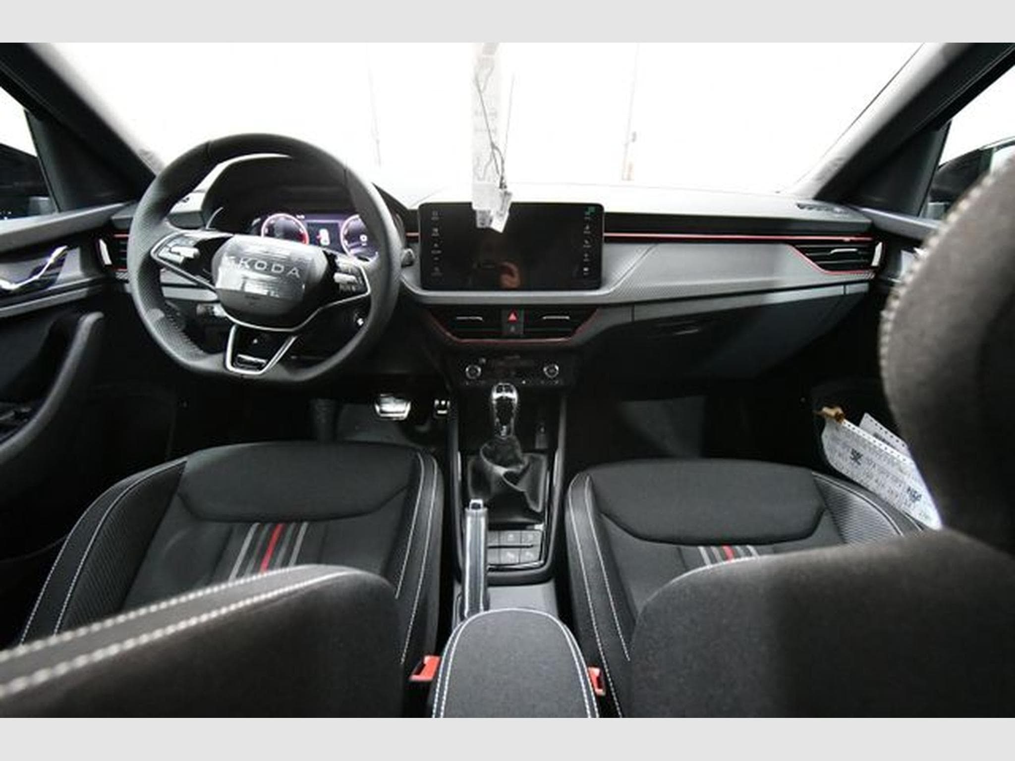 Skoda Kamiq Kamiq Monte Carlo 1.5 TSI DSG7 - Pano, Kamera, N (2026) - Photo 7