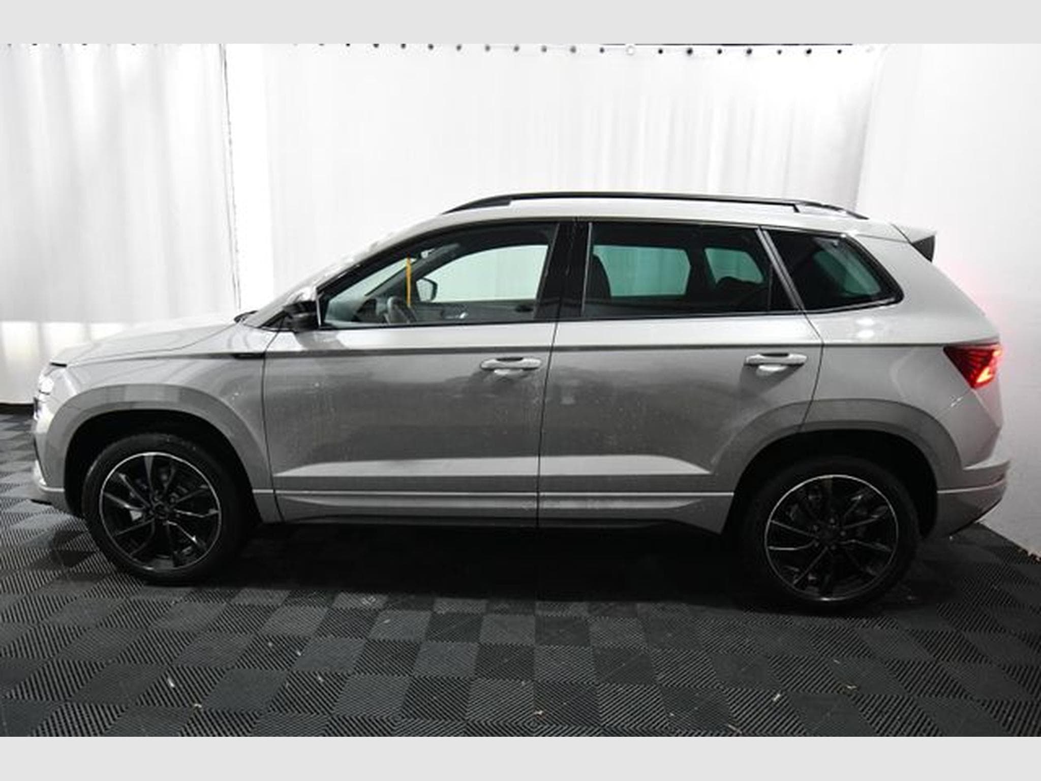 Skoda Karoq Karoq 1.5 TSI DSG Sportline - AHK, Navi, Kamera (2026) - Photo 2