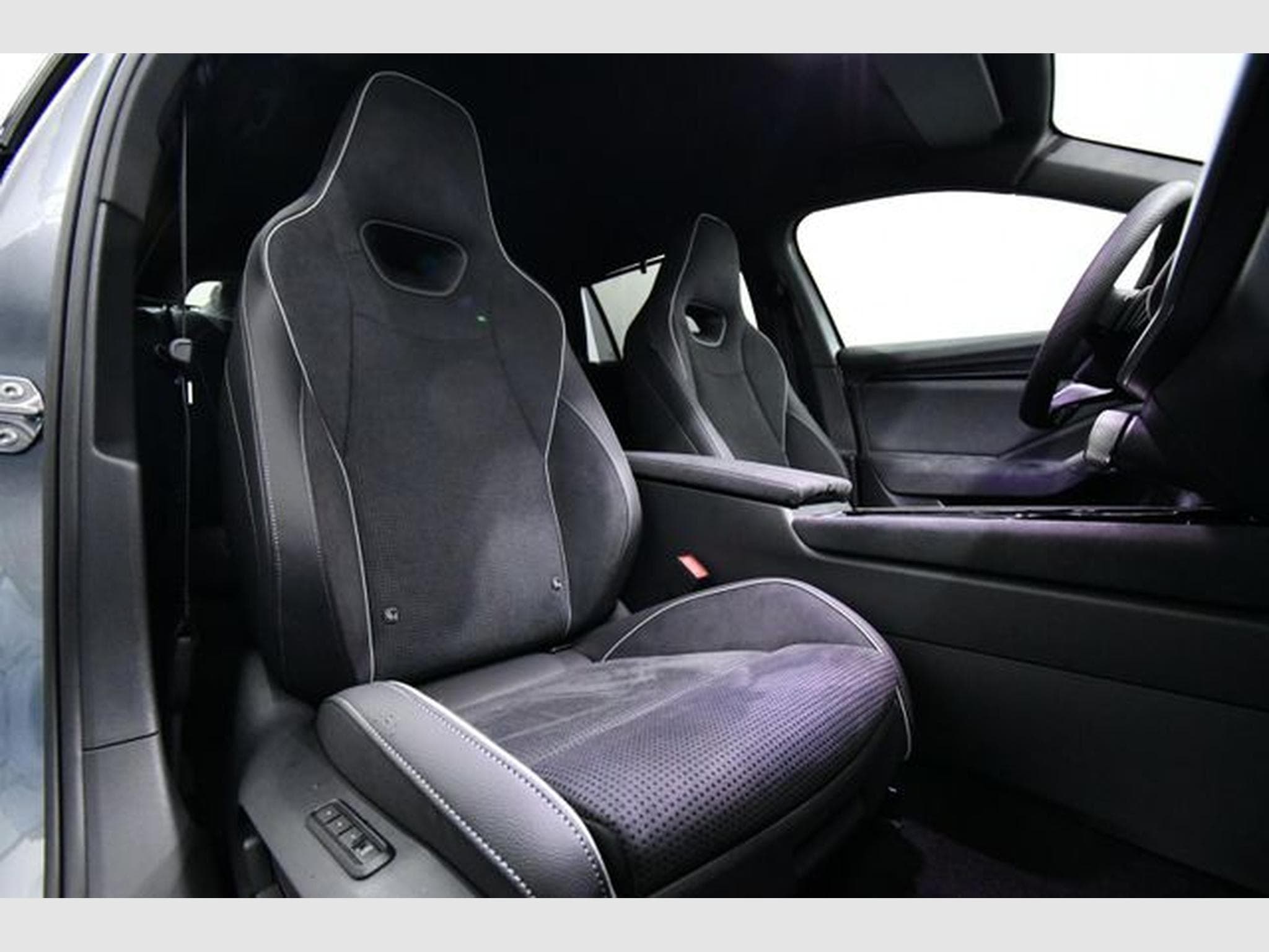 Skoda Superb Superb Combi Sportline 2.0 TDI 4x4 - AHK, Area V (2026) - Photo 8