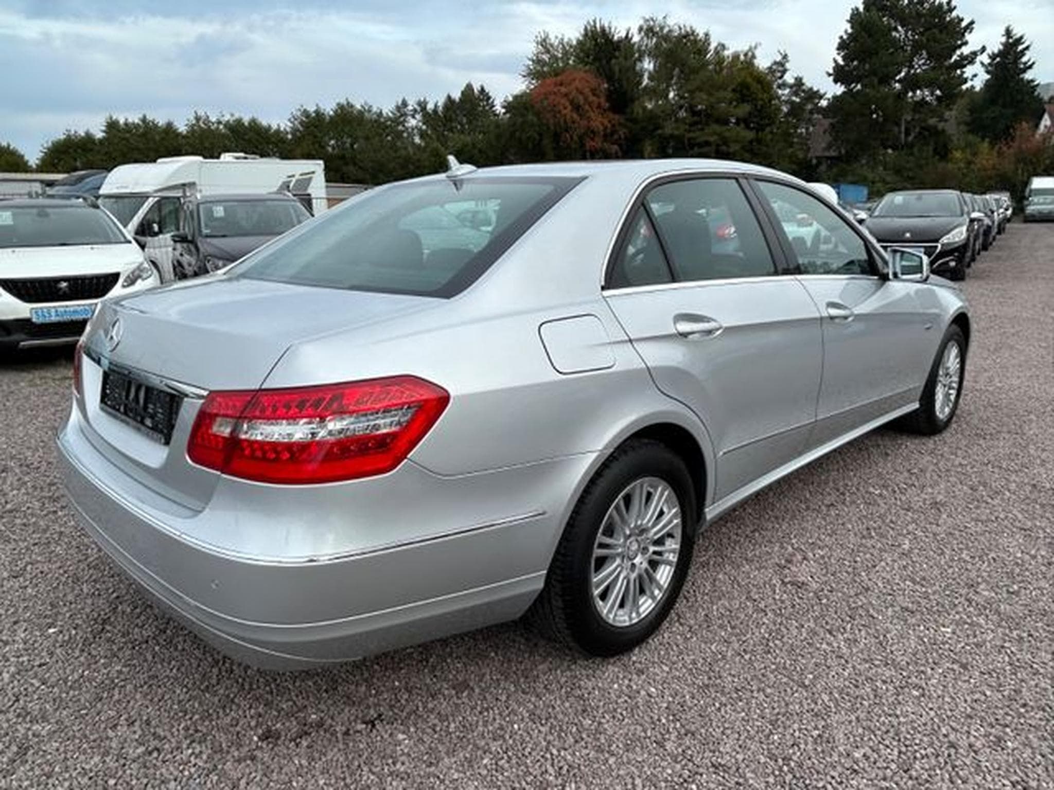 Mercedes E 250 E 250 CGI Lim. BlueEfficiency*Automatik*Navi*Kam (2011) - Photo 4