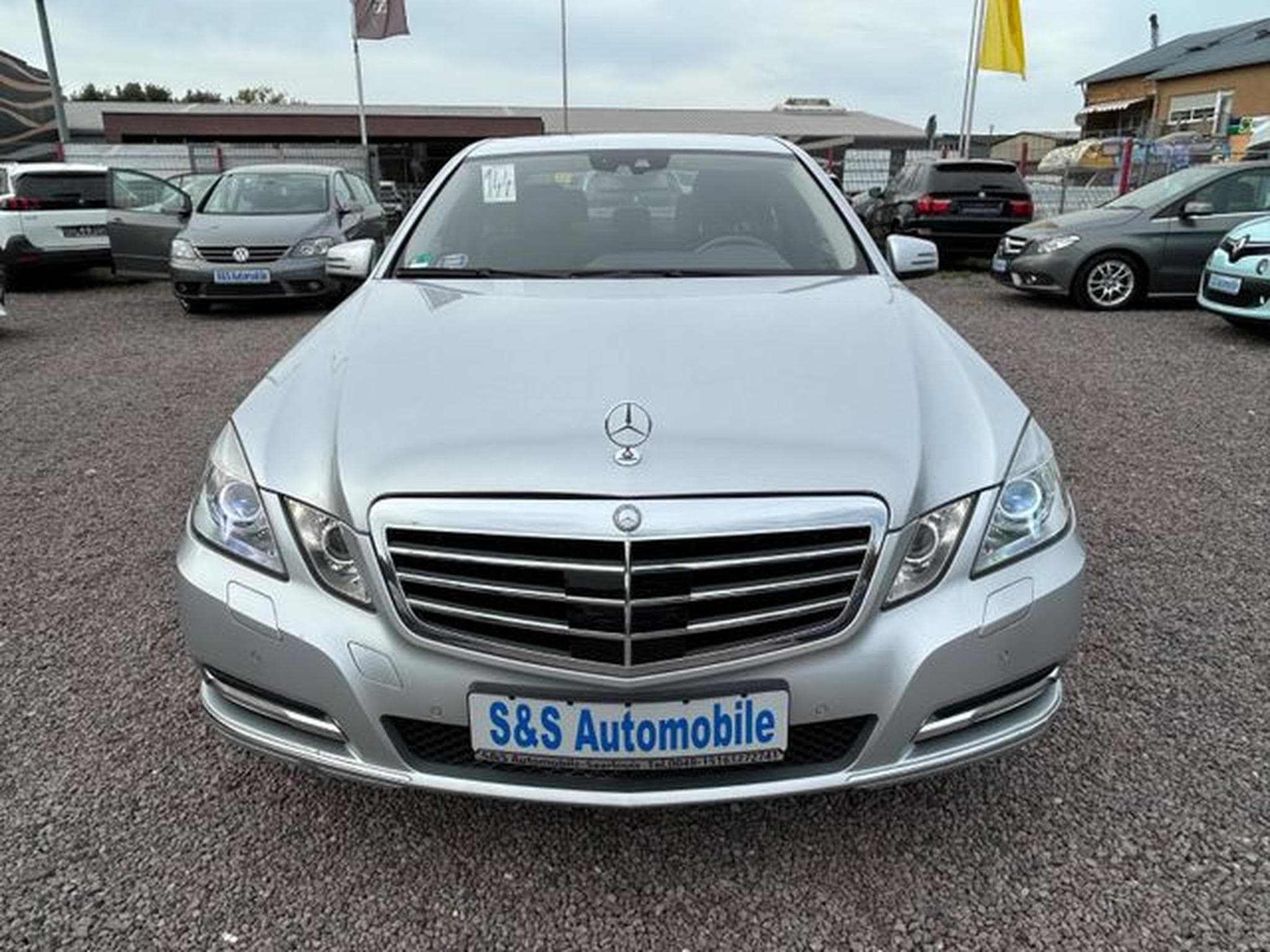 Mercedes E 250 E 250 CGI Lim. BlueEfficiency*Automatik*Navi*Kam (2011) - Photo 2