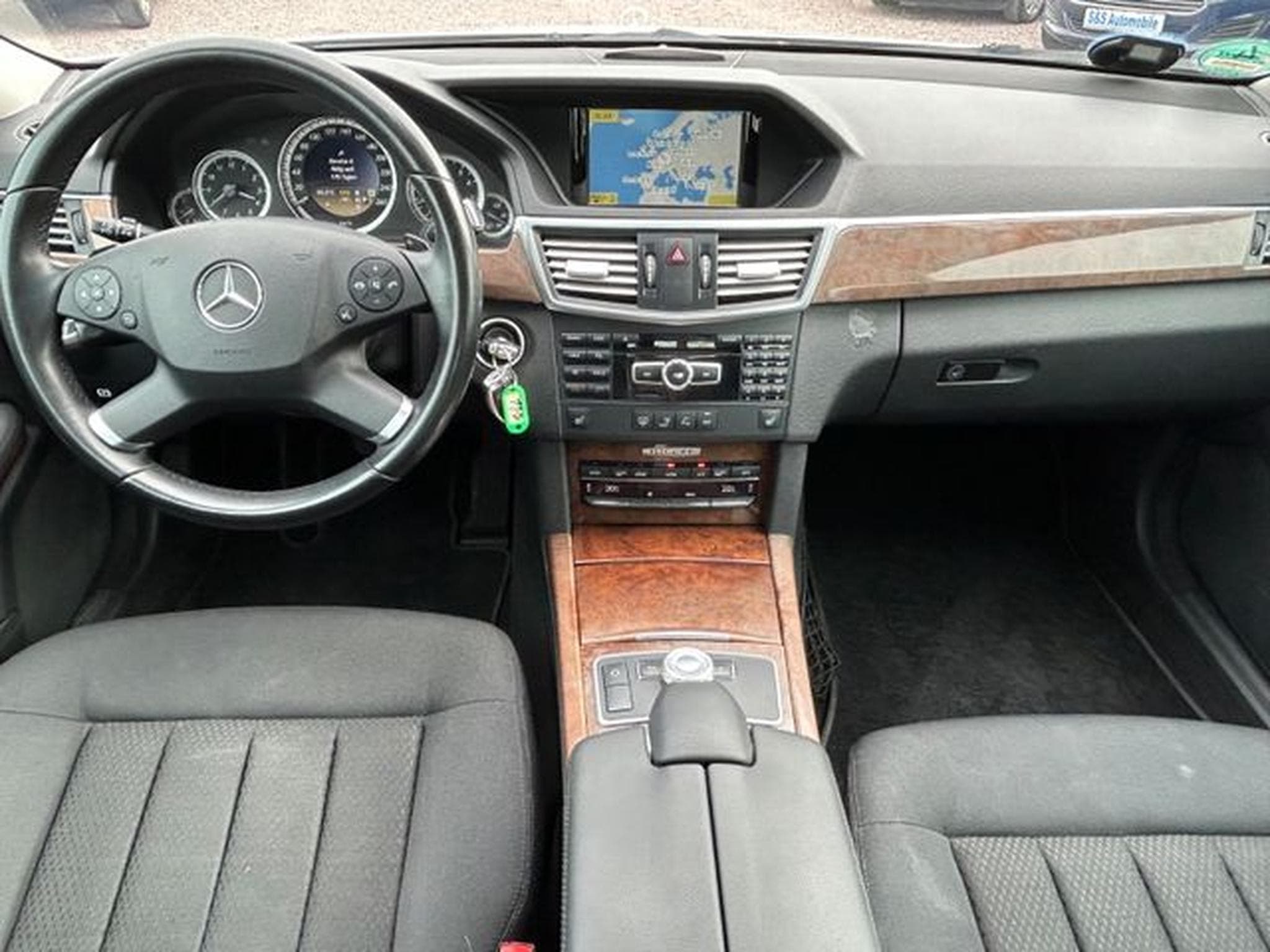 Mercedes E 250 E 250 CGI Lim. BlueEfficiency*Automatik*Navi*Kam (2011) - Photo 10