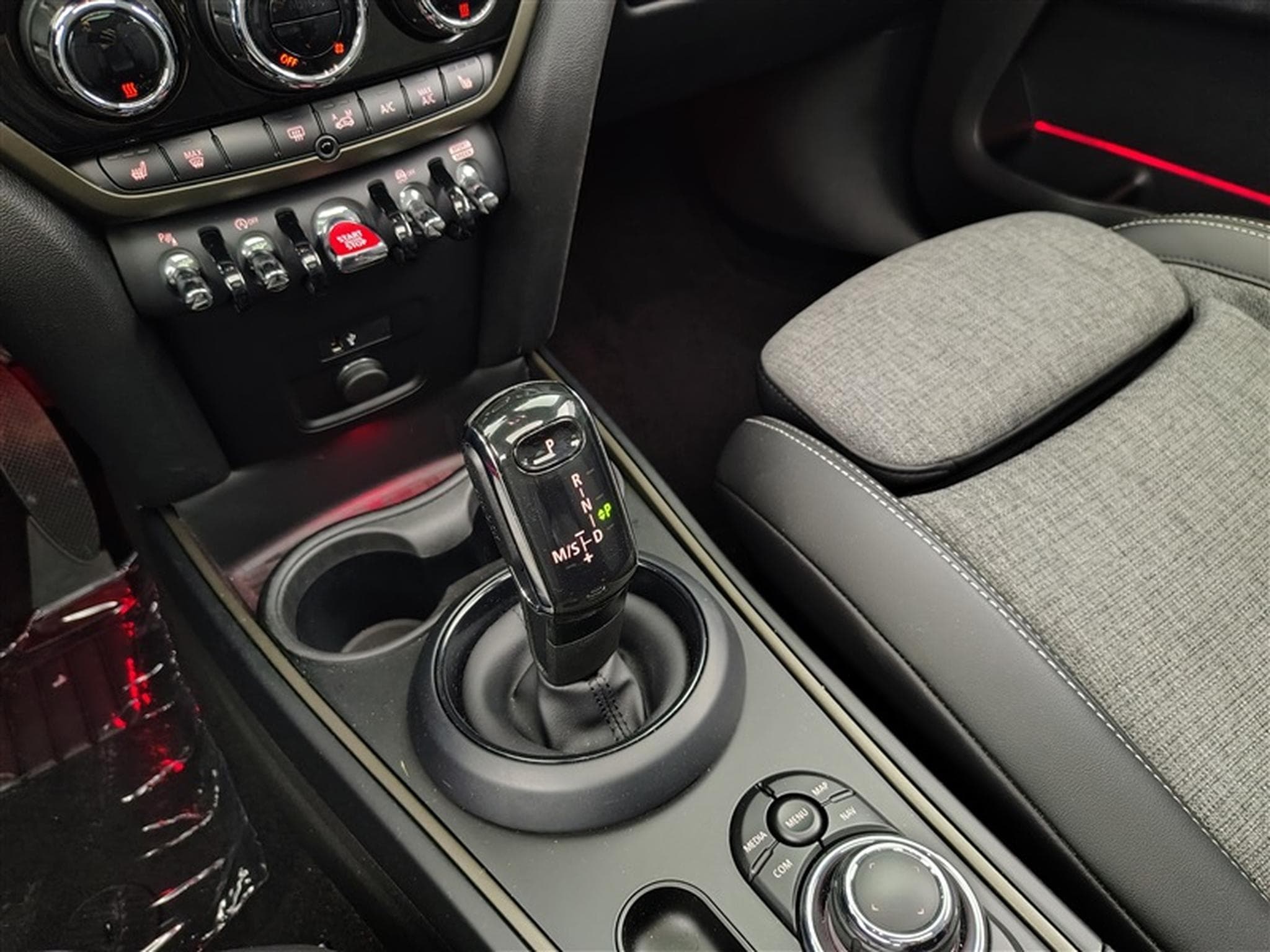 MINI Countryman 1.5A  Navi / Led / PDC / Toit Pano (2022) - Foto 12