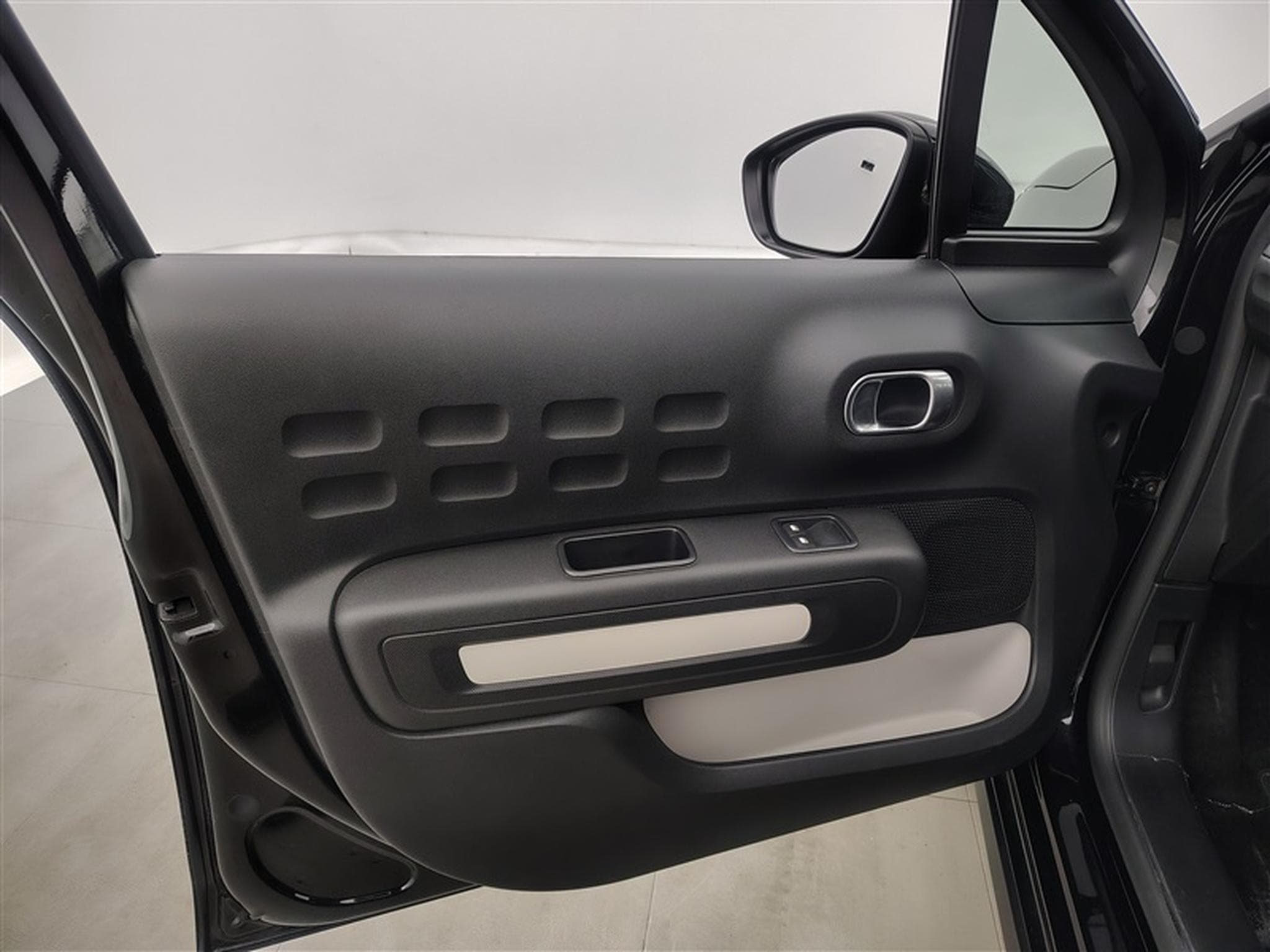 Citroen C3 1.2i PureTech Live S&S (2021) - Foto 16
