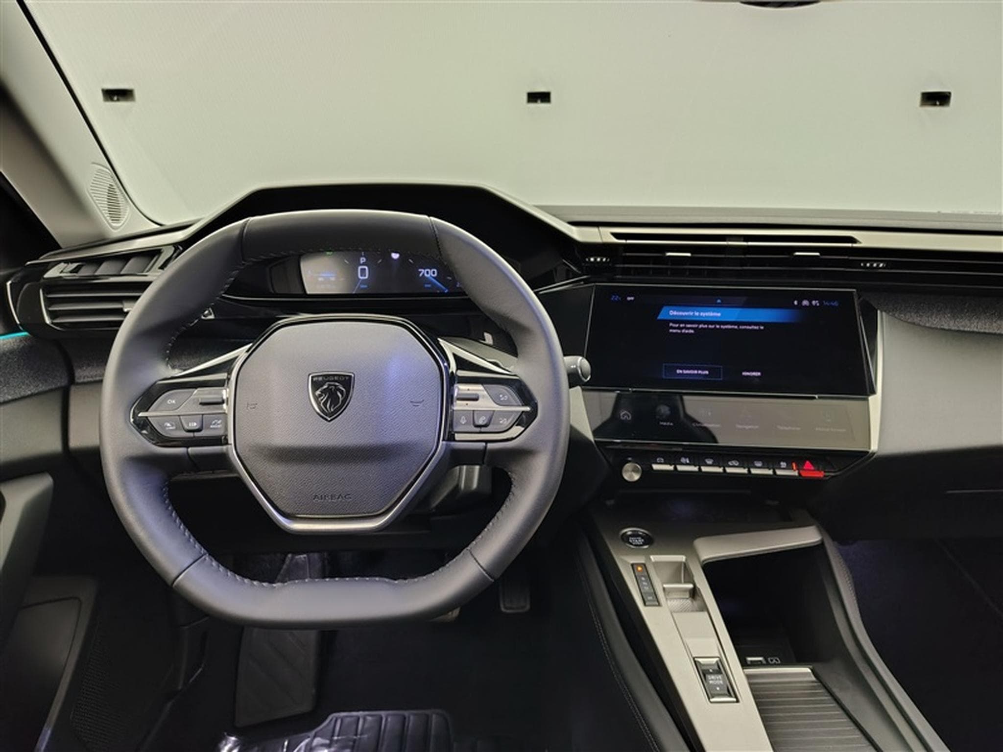 Peugeot 408 1.2 PureTech Allure Pack S&S CLIM/NAVI/CAMERA (2023) - Foto 9