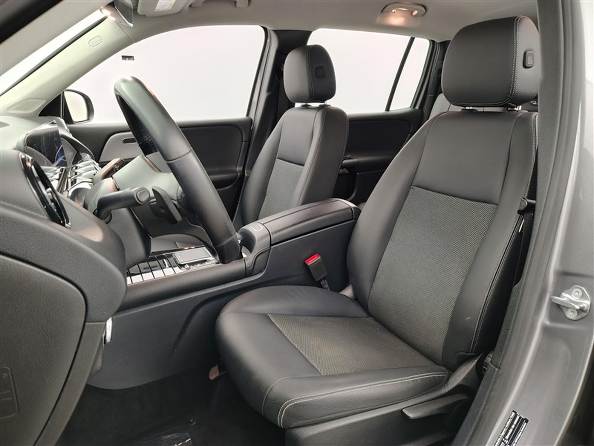 Mercedes GLB 180 Business Solution Navi / PDC av+ar (2021) - Photo 7