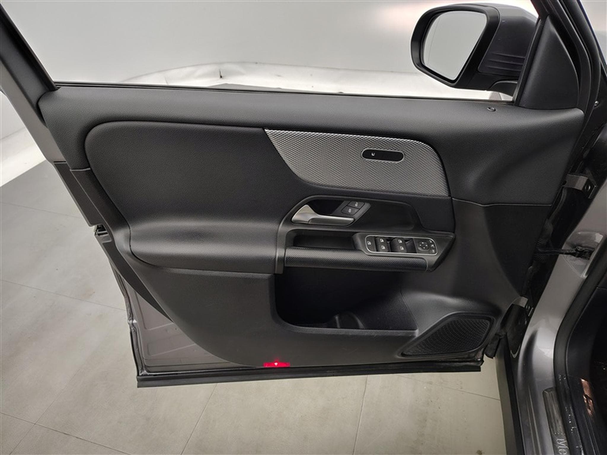 Mercedes GLB 180 Business Solution Navi / PDC av+ar (2021) - Photo 17