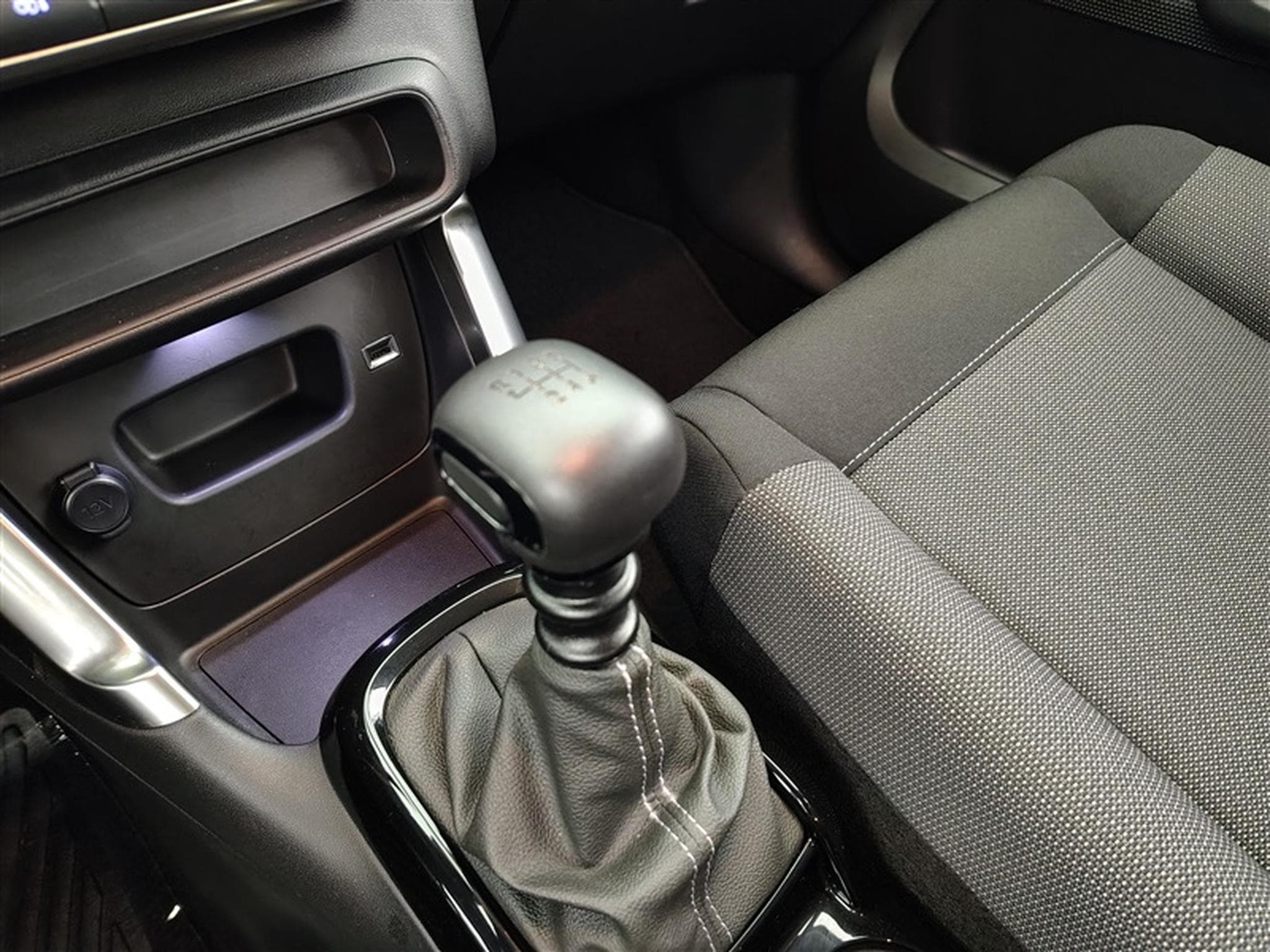 Citroen C3 Aircross 1.2 PureTech Feel NAVI / CARPLAY / CLIM (2023) - Foto 12