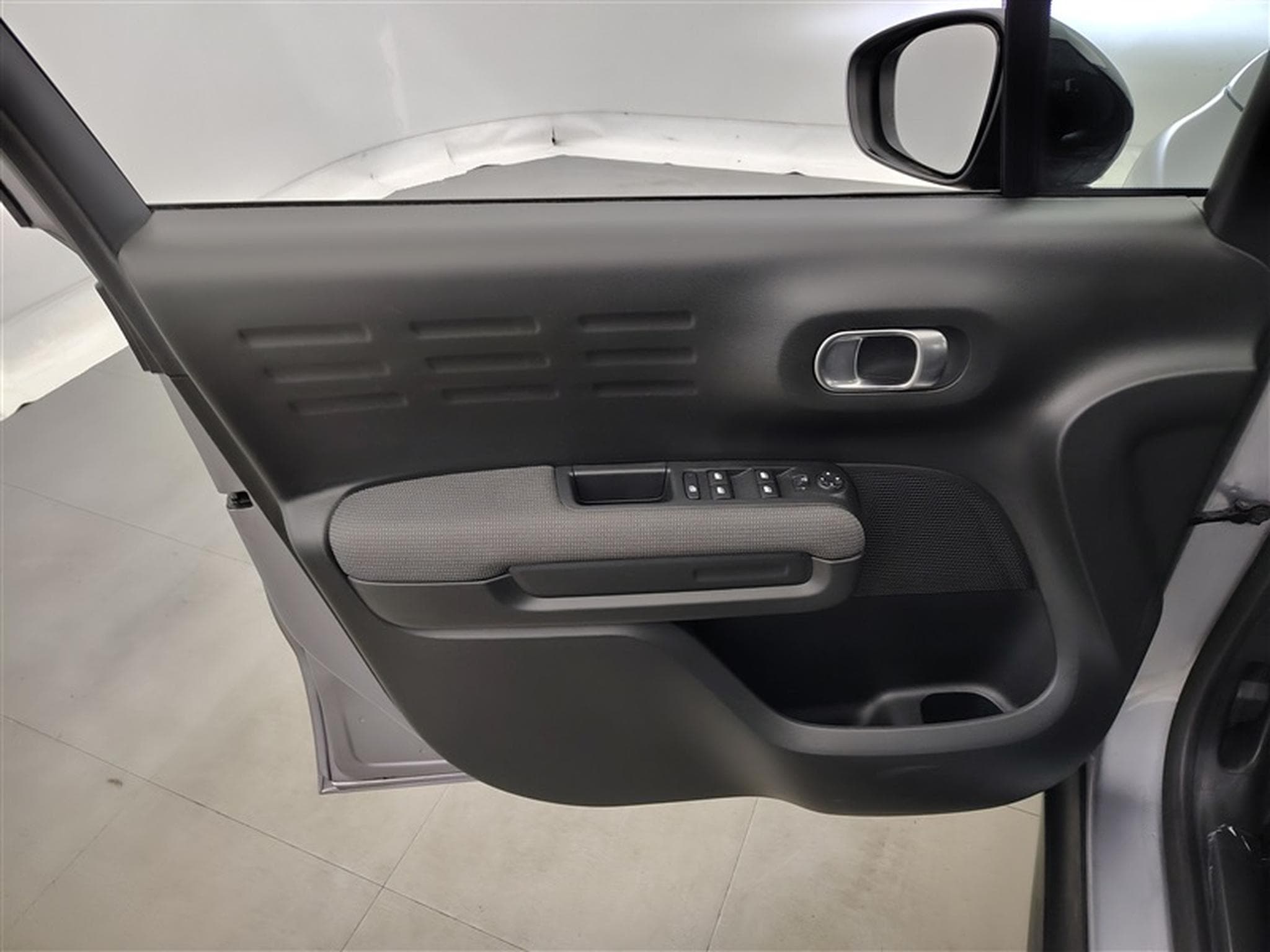 Citroen C3 Aircross 1.2 PureTech Feel NAVI / CARPLAY / CLIM (2023) - Foto 17