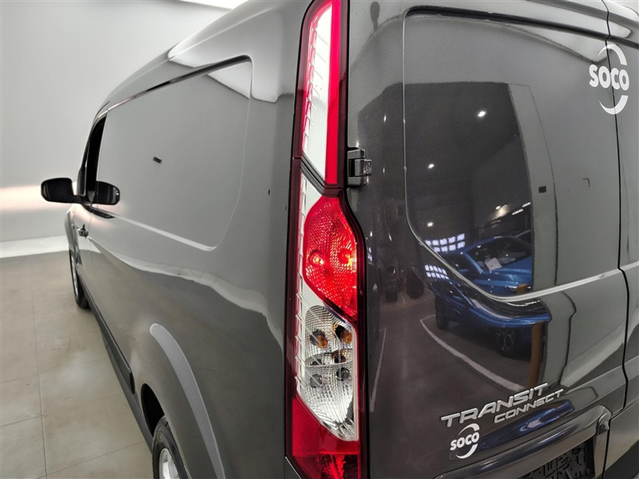 Ford Transit 1.5 Ecoblue 100Cv BVA8 Limited 3PL (2023) - Foto 16