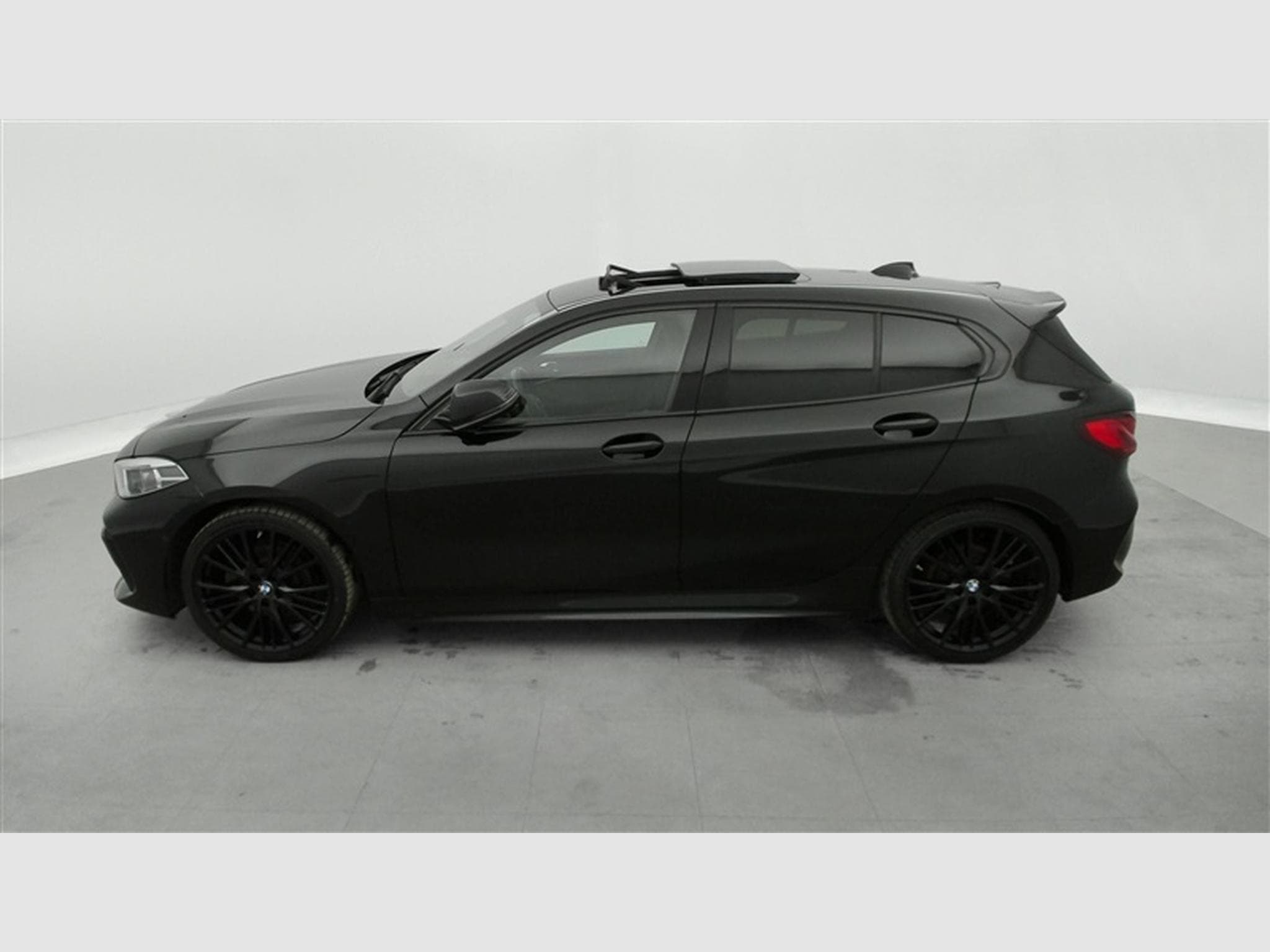 BMW 118 118iA Pack M NAVI / FULL LED / TOIT PANO / SIEGES SPORT (2024) - Foto 3