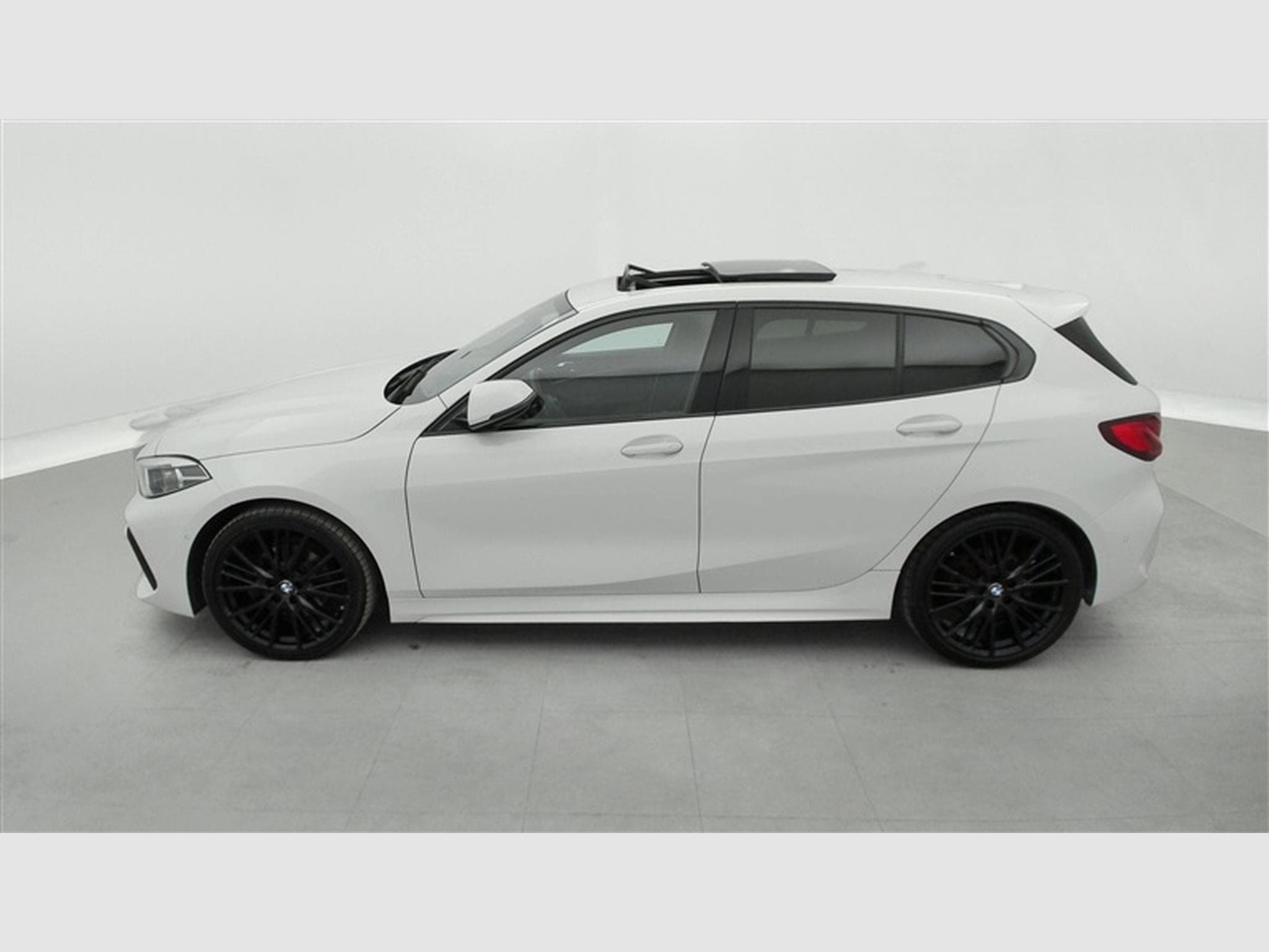 BMW 118 118iA Pack M NAVI / FULL LED / TOIT PANO / SIEGES SPORT (2024) - Foto 3