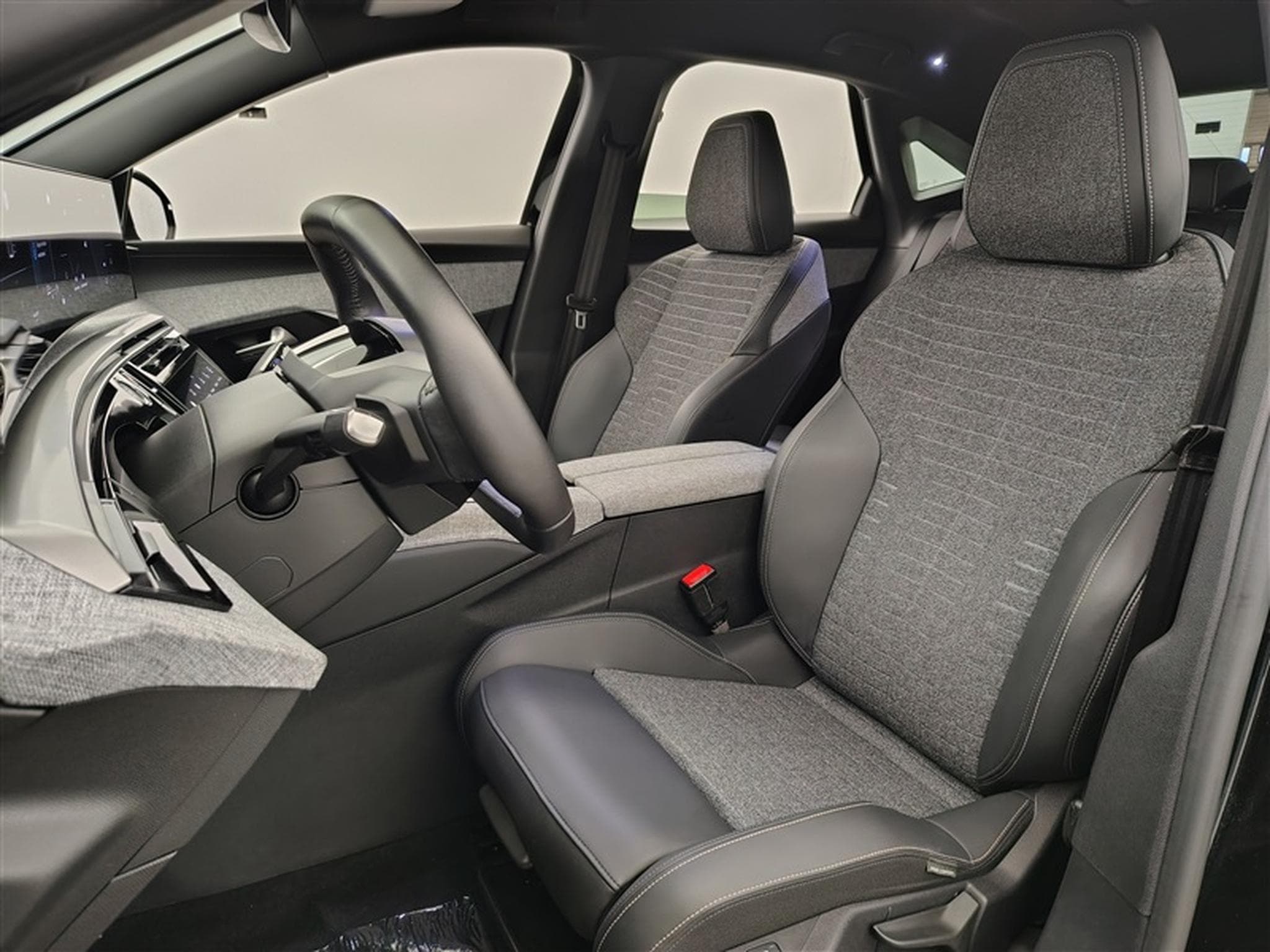 Peugeot 3008 1.2 Hybrid 136Cv e-DCS6 Allure S-CUIR / NAVI / CARPLAY (2025) - Foto 7