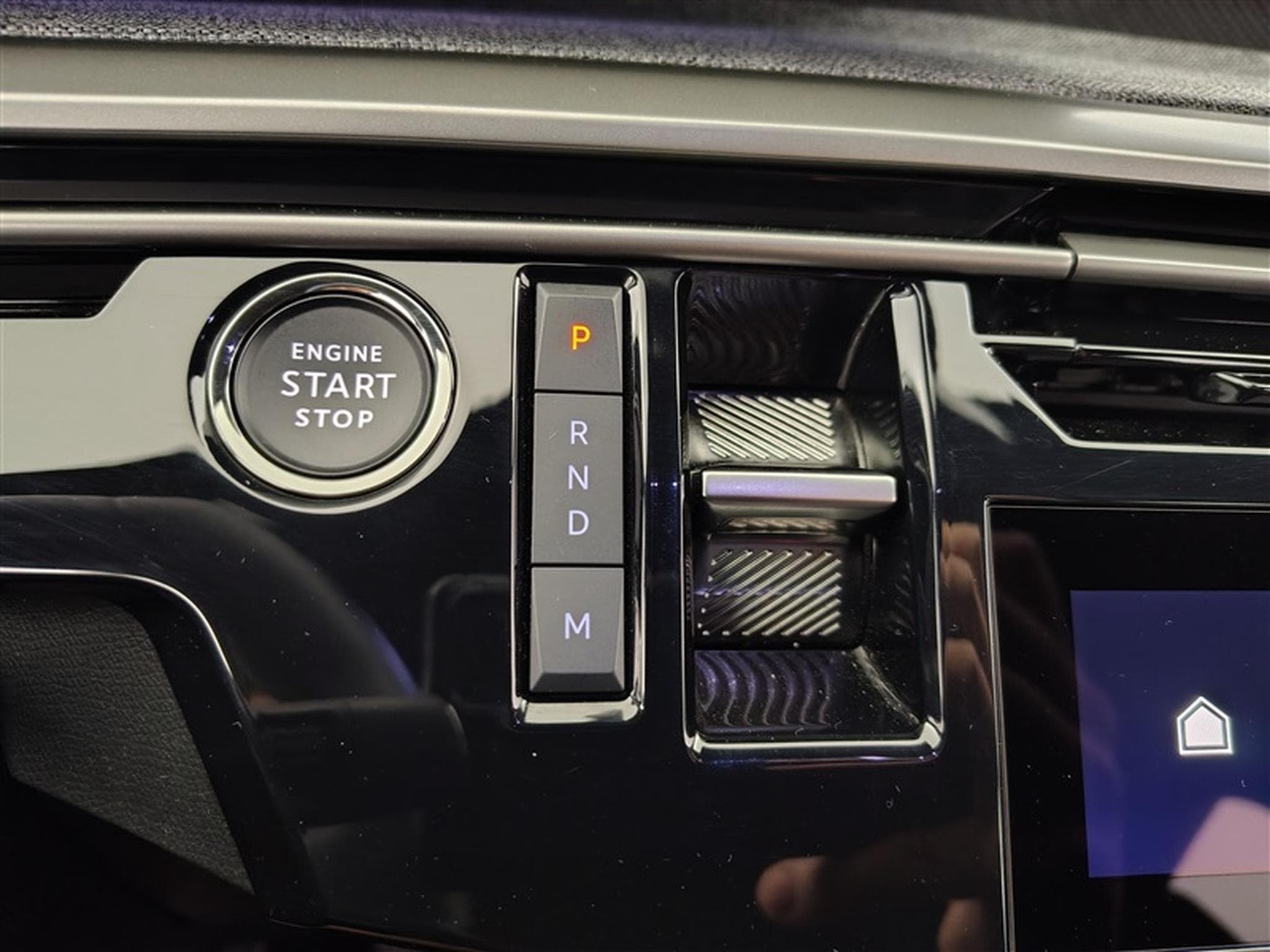 Peugeot 3008 1.2 Hybrid 136Cv e-DCS6 Allure S-CUIR / NAVI / CARPLAY (2025) - Foto 12