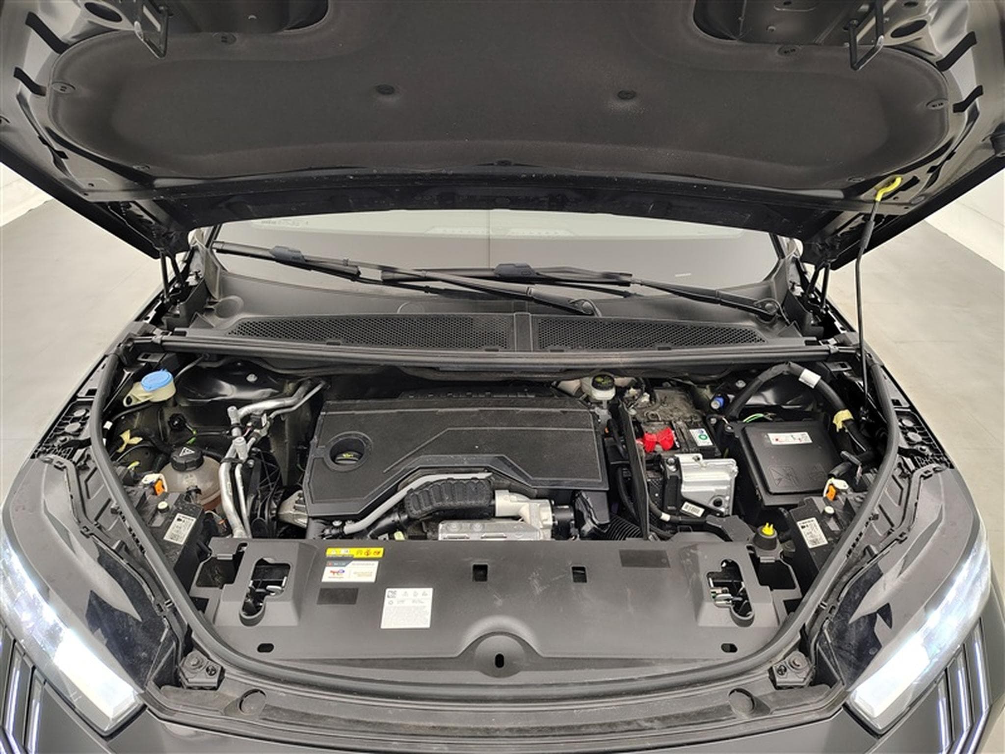 Peugeot 3008 1.2 Hybrid 136Cv e-DCS6 Allure S-CUIR / NAVI / CARPLAY (2025) - Foto 19