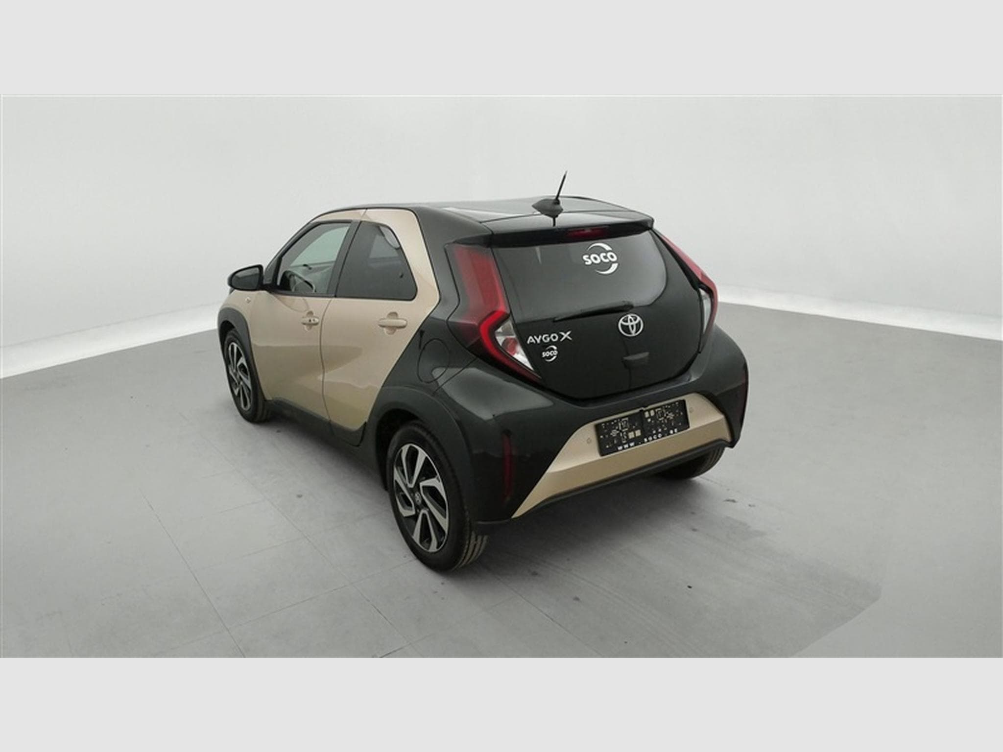 Toyota Aygo 1.0i VVT-i X pulse CARPLAY / FULL LED / CAMERA / JA 17" (2023) - Photo 2