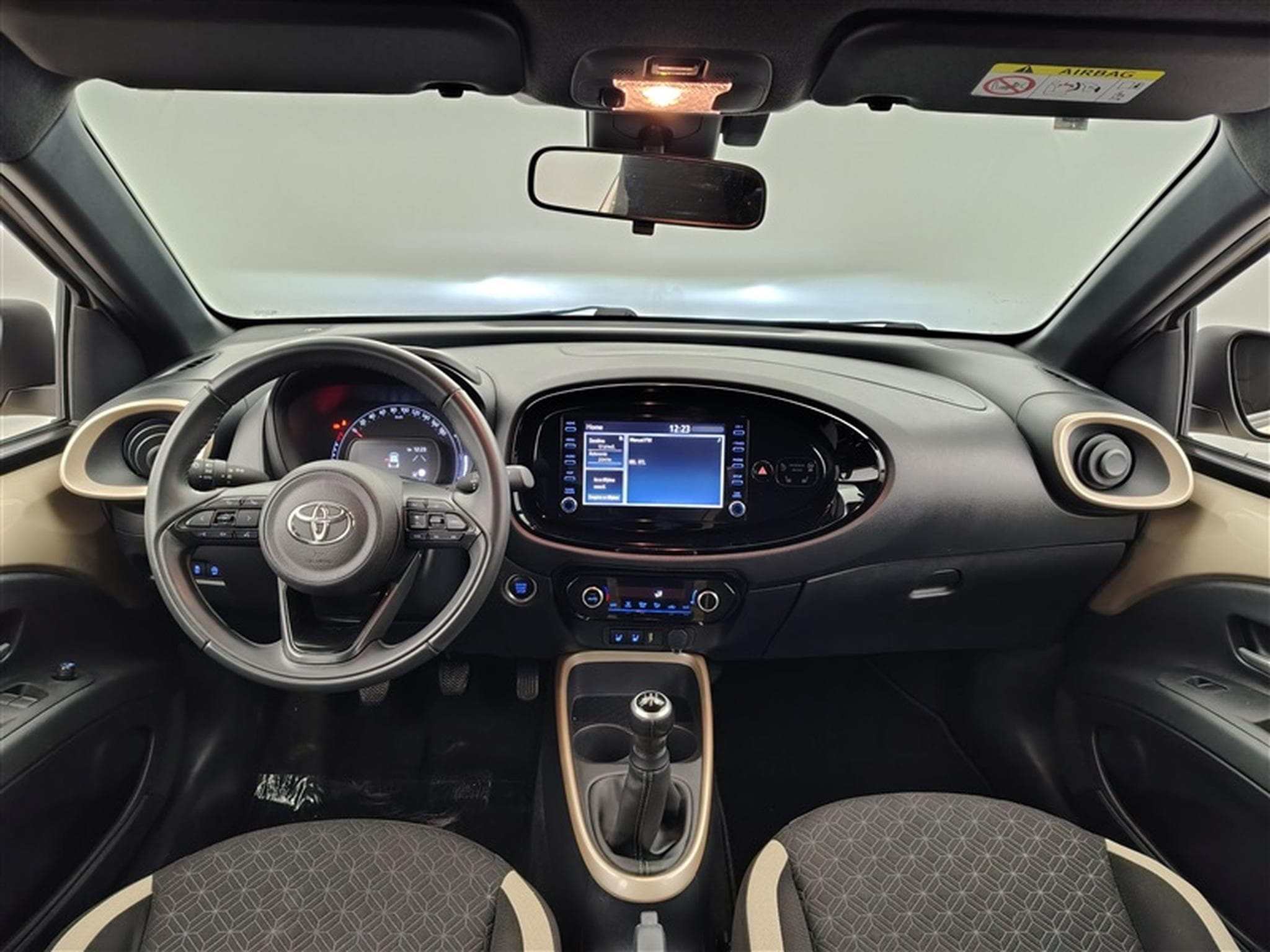Toyota Aygo 1.0i VVT-i X pulse CARPLAY / FULL LED / CAMERA / JA 17" (2023) - Photo 8