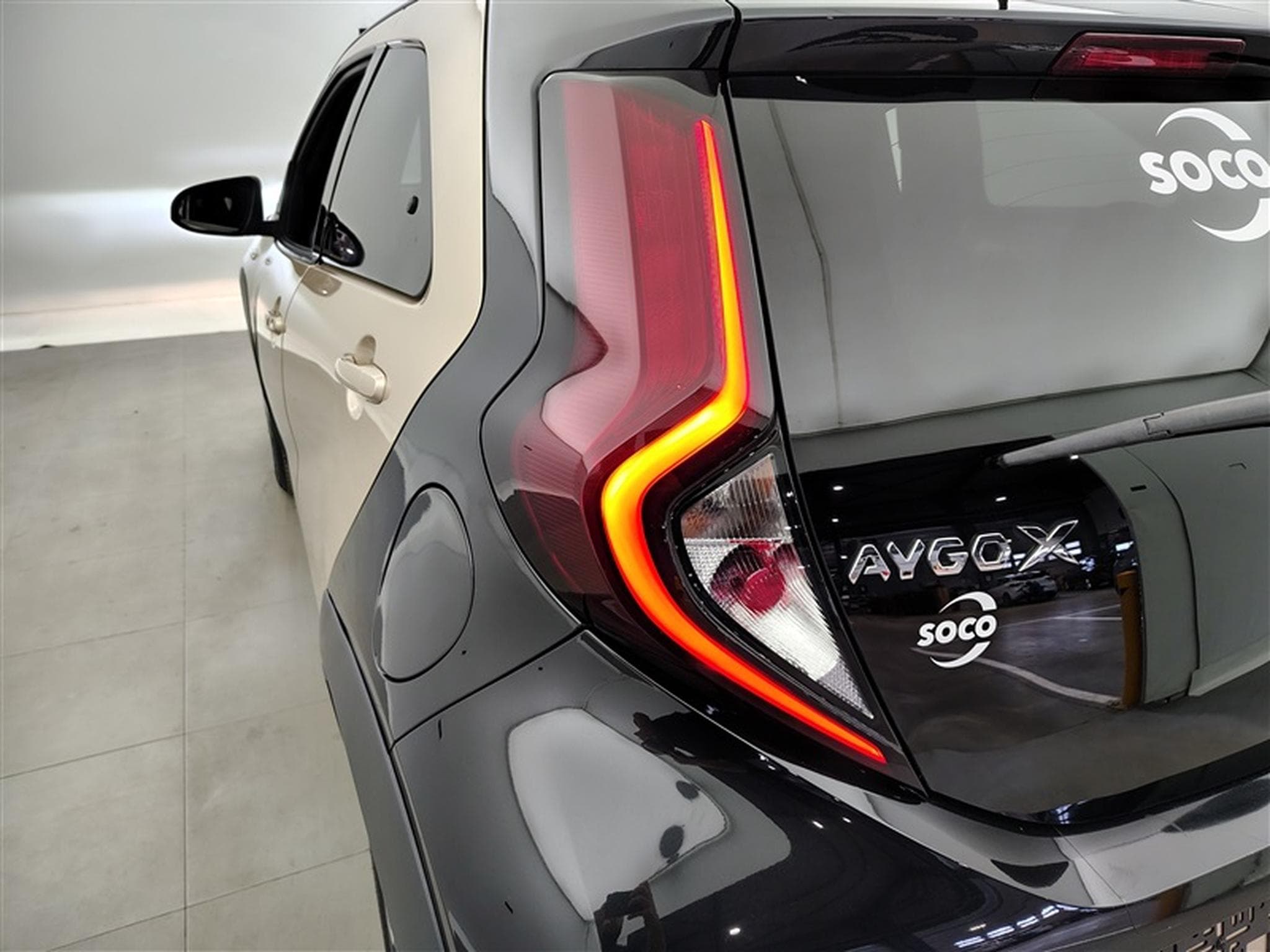Toyota Aygo 1.0i VVT-i X pulse CARPLAY / FULL LED / CAMERA / JA 17" (2023) - Photo 16