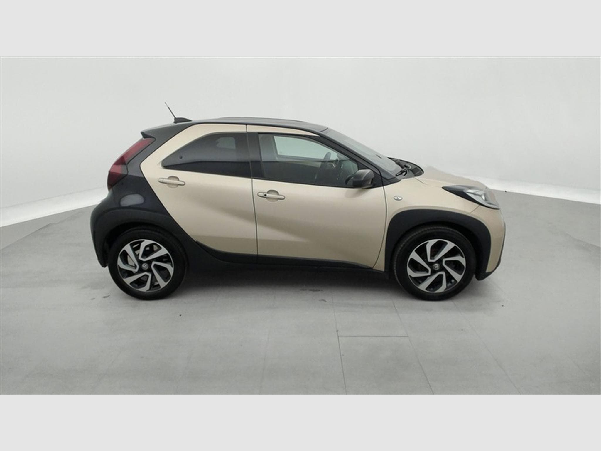 Toyota Aygo 1.0i VVT-i X pulse CARPLAY / FULL LED / CAMERA / JA 17" (2023) - Photo 23