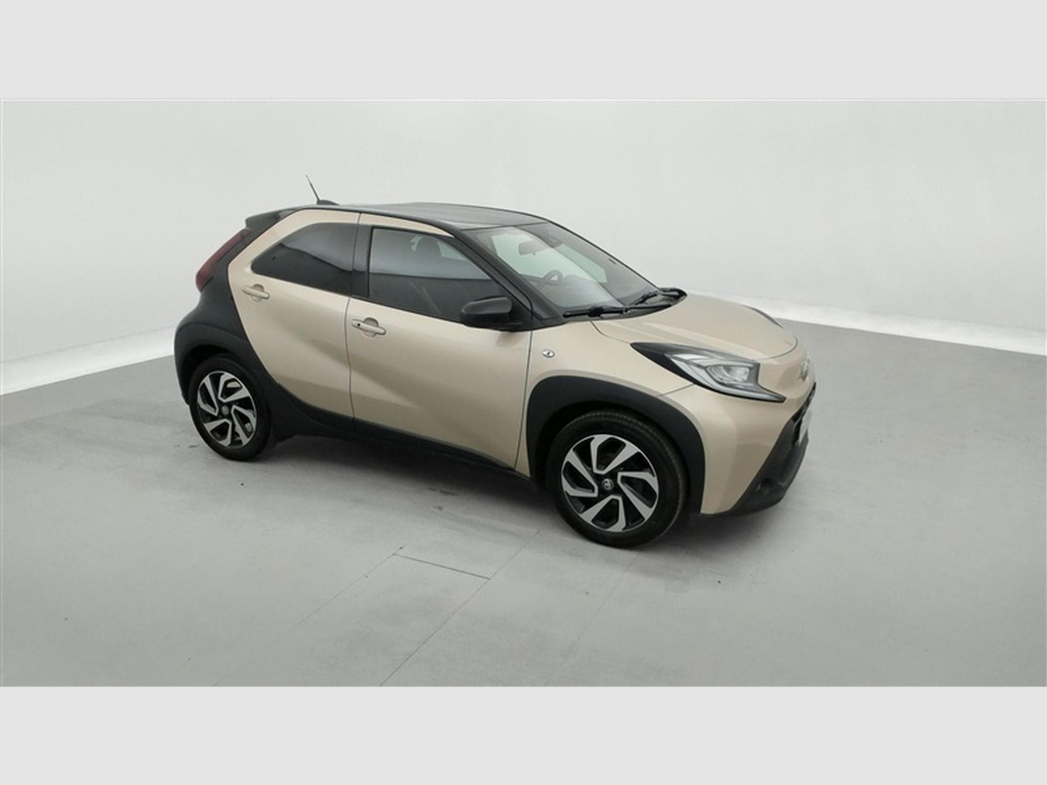 Toyota Aygo 1.0i VVT-i X pulse CARPLAY / FULL LED / CAMERA / JA 17" (2023) - Photo 22