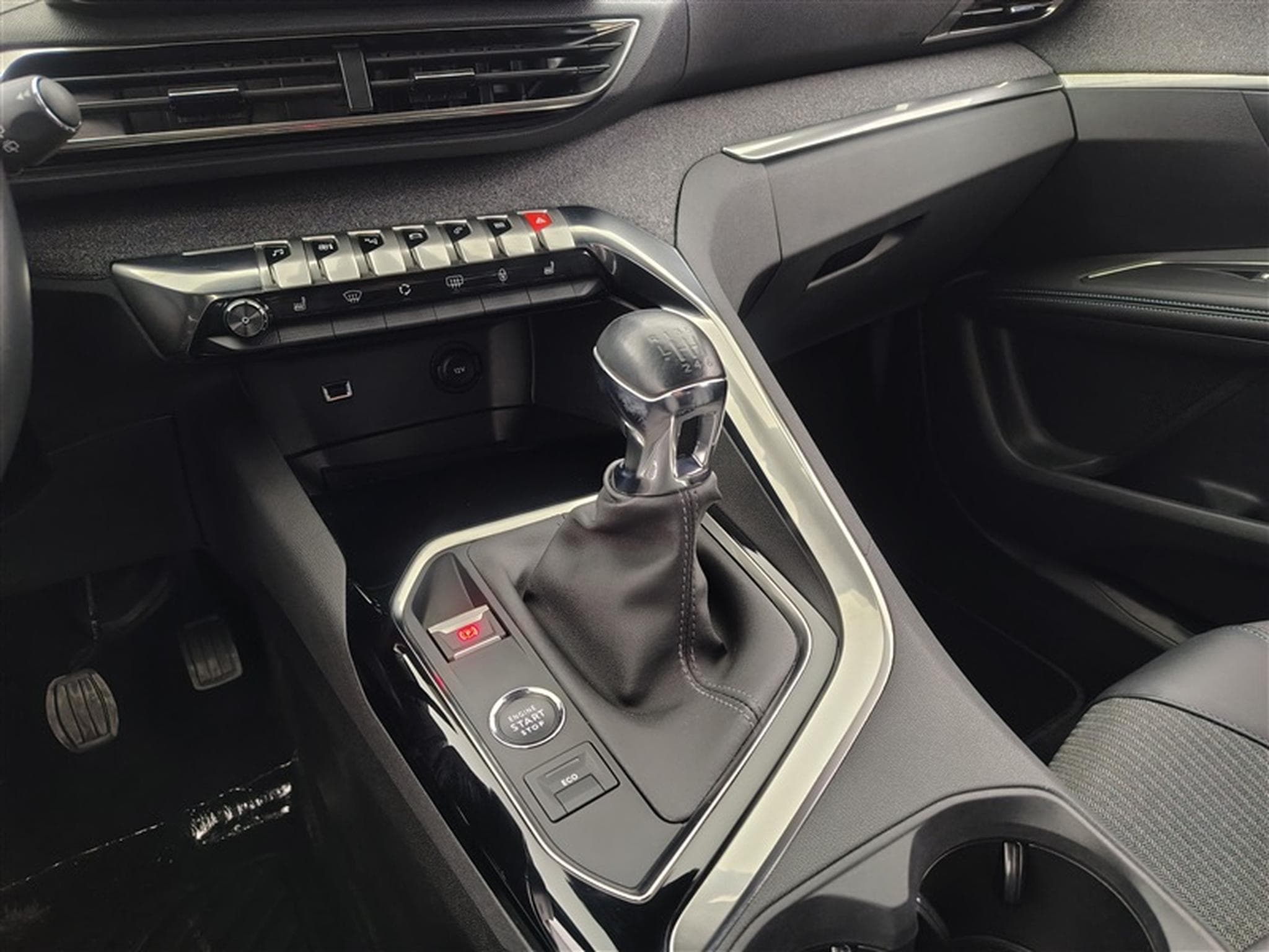 Peugeot 3008 1.2 PureTech Allure Pack S-CUIR / NAVI / CAMERA / CARPLAY (2023) - Foto 12