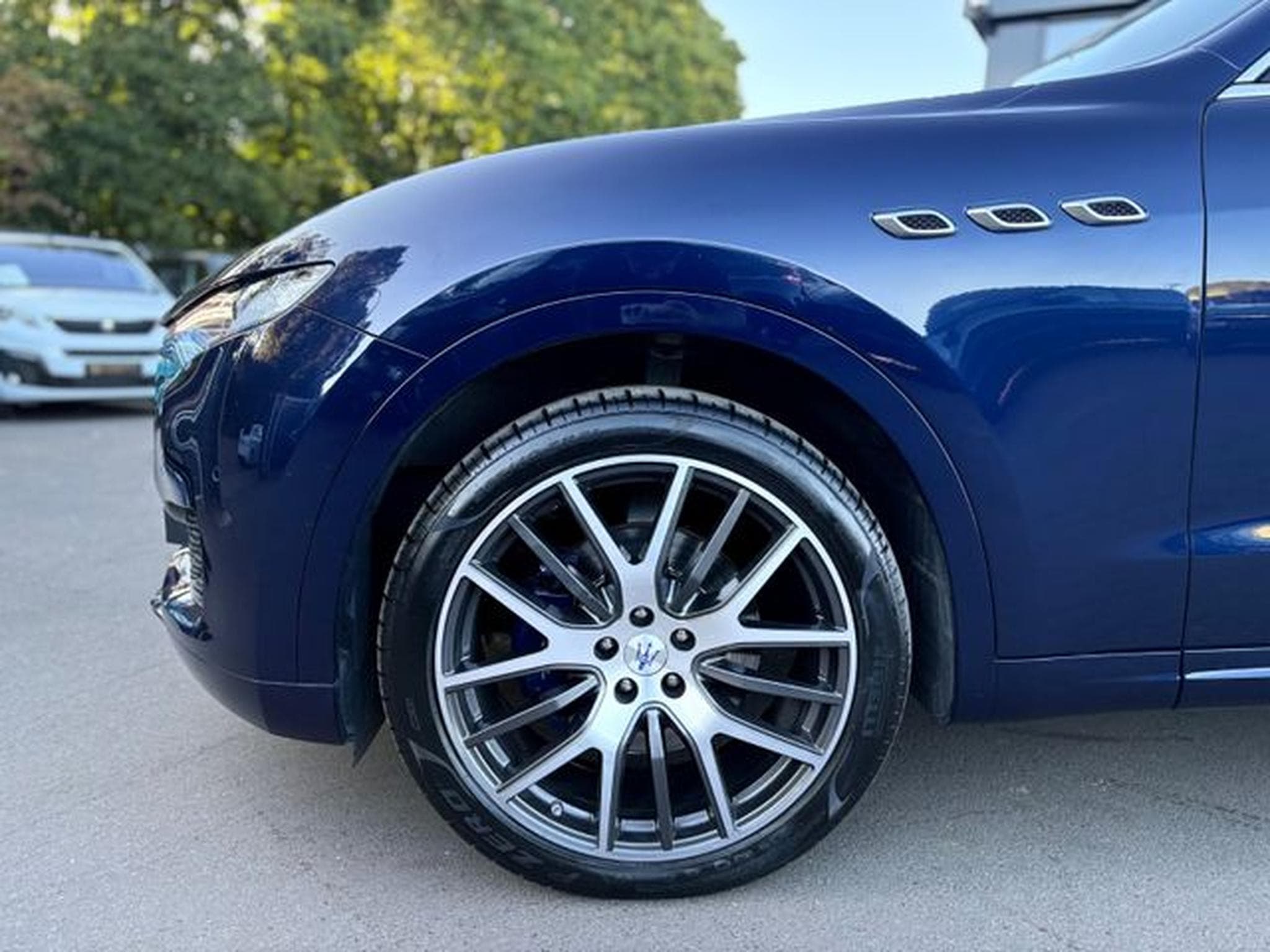 Maserati Levante LEVANTE GRANSPORT Q4 *LED*PANO*LUFT*VOLL* (2018) - Foto 13