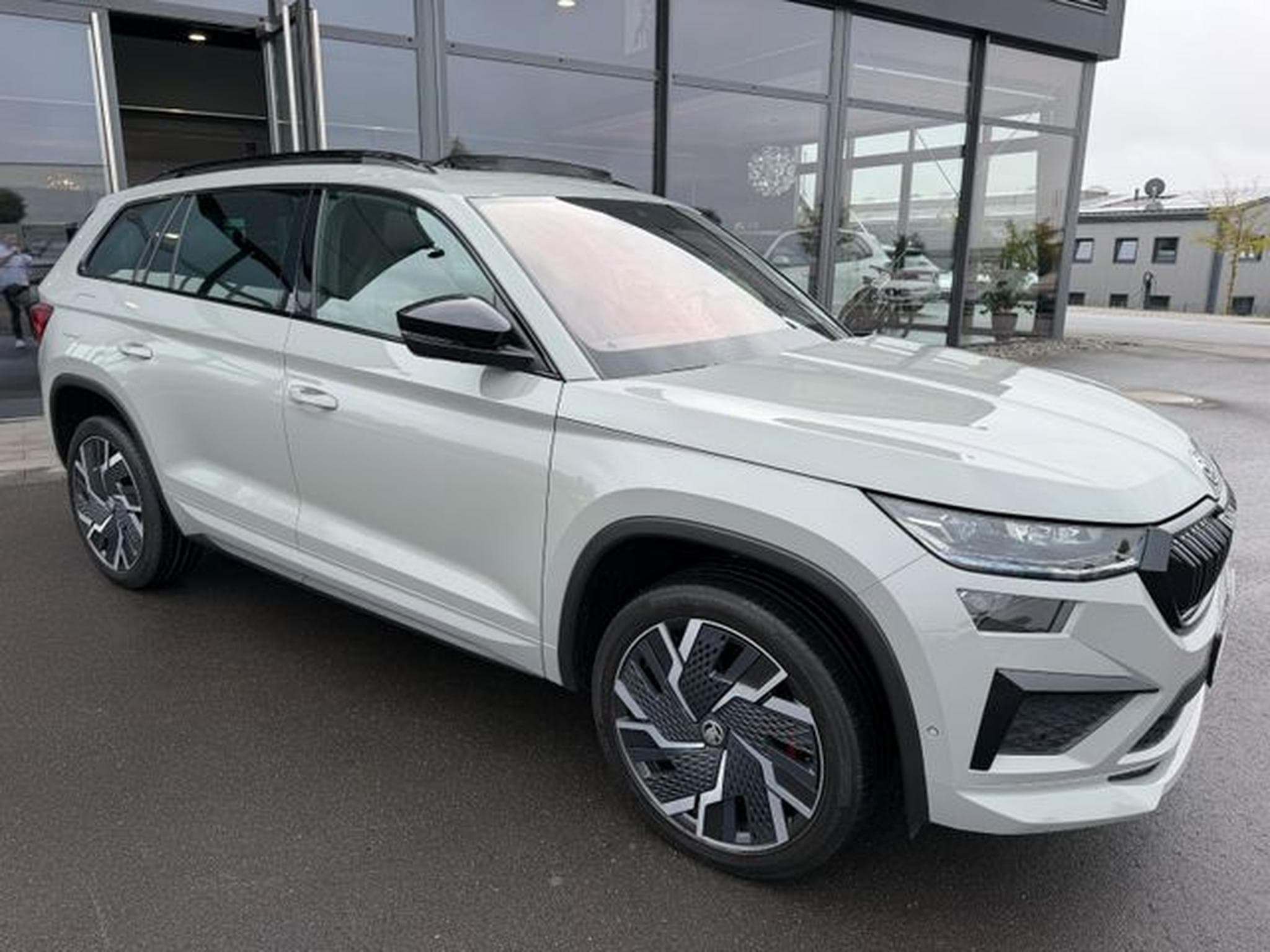 Skoda Kodiaq Kodiaq 2,0TSi RS 4x4 AHK Pano Travel Columbus (2024) - Photo 4