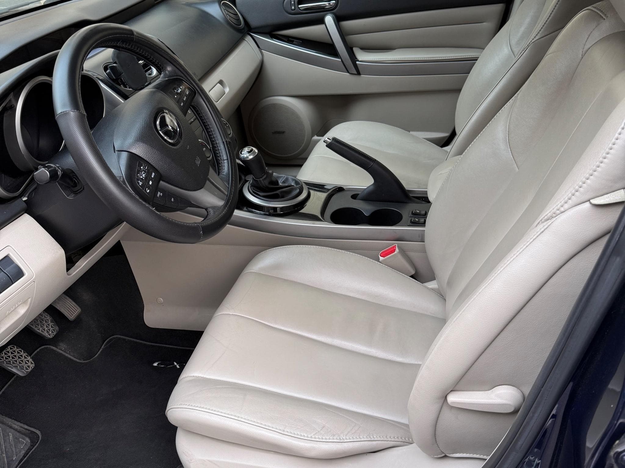 Mazda CX-7 Sport Tourer (2011) - Photo 2