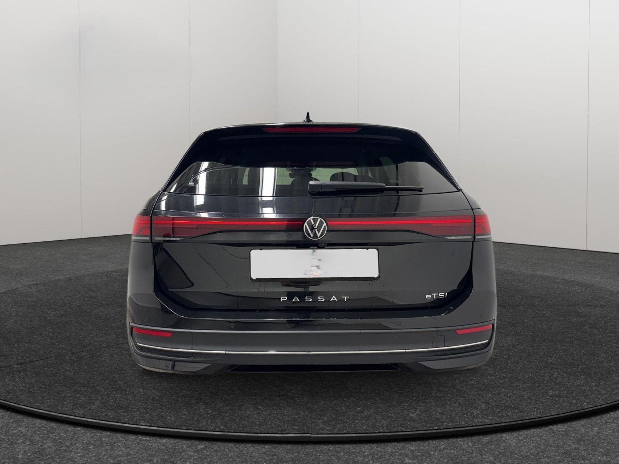VW Passat Variant (2025) - Photo 4