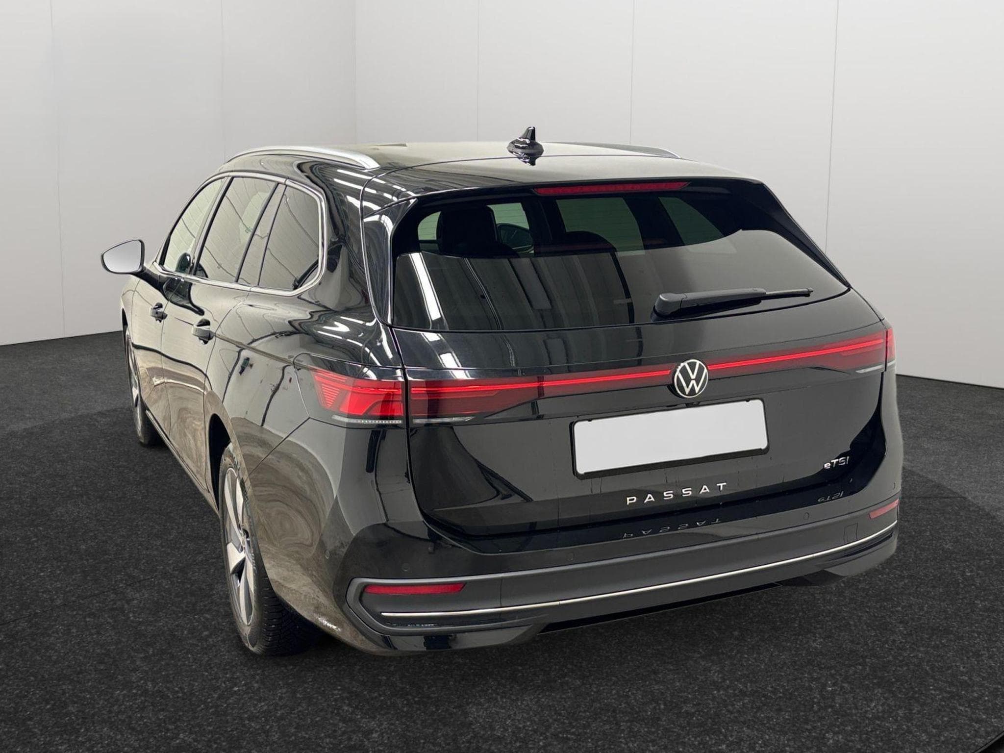 VW Passat Variant (2025) - Photo 3