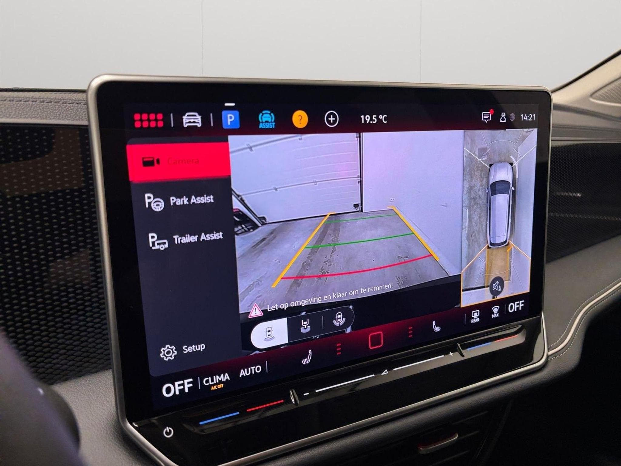 VW Passat Variant (2025) - Photo 11