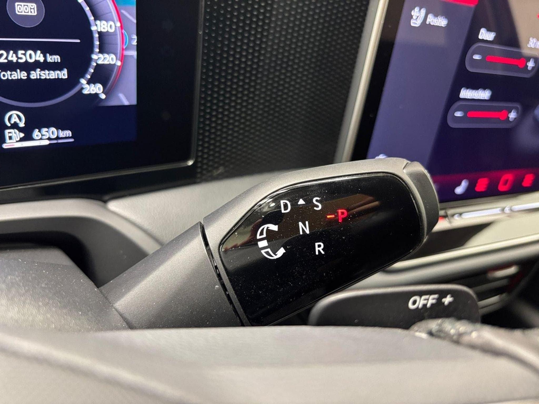 VW Passat Variant (2025) - Photo 15