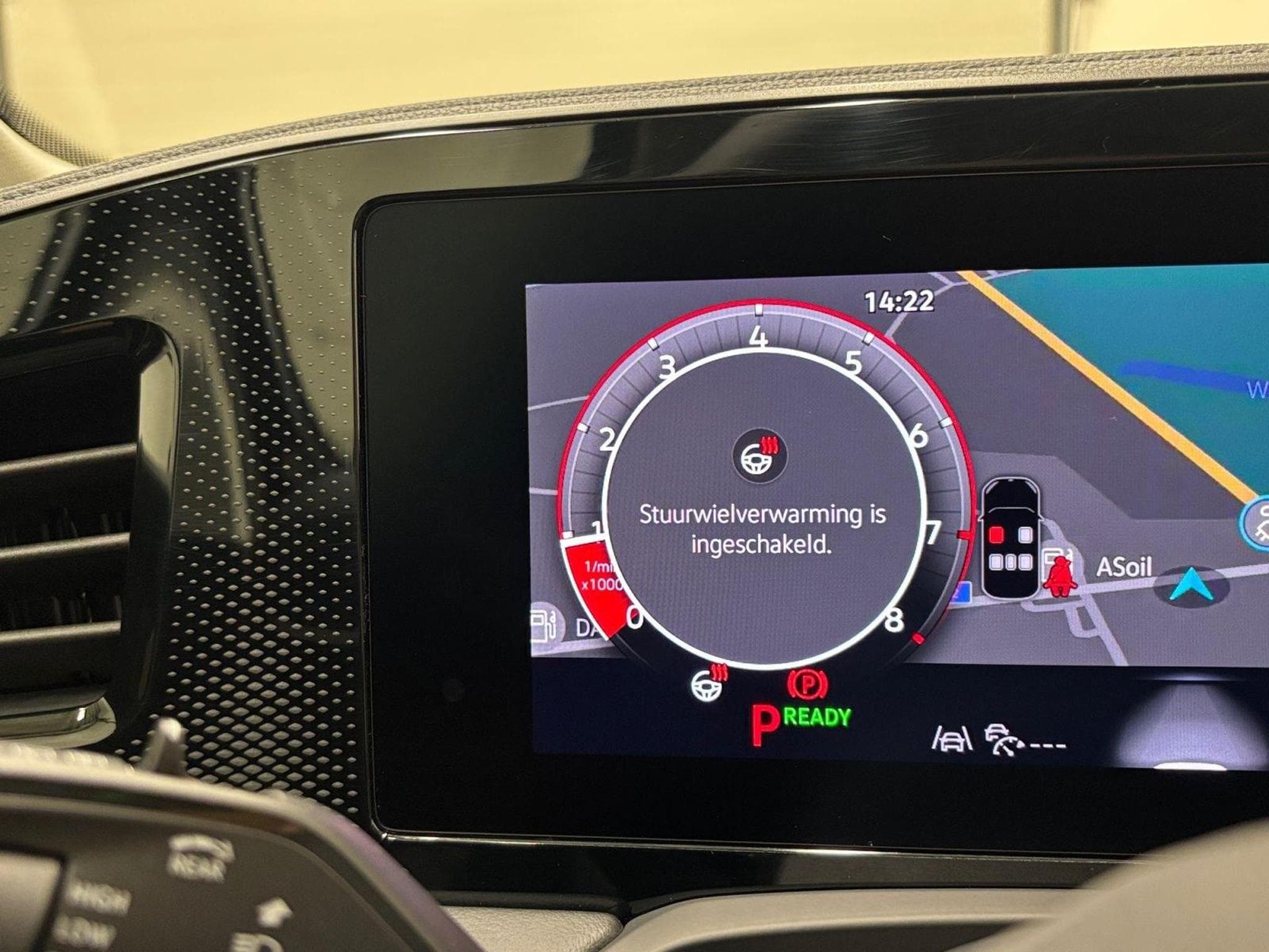 VW Passat Variant (2025) - Photo 17