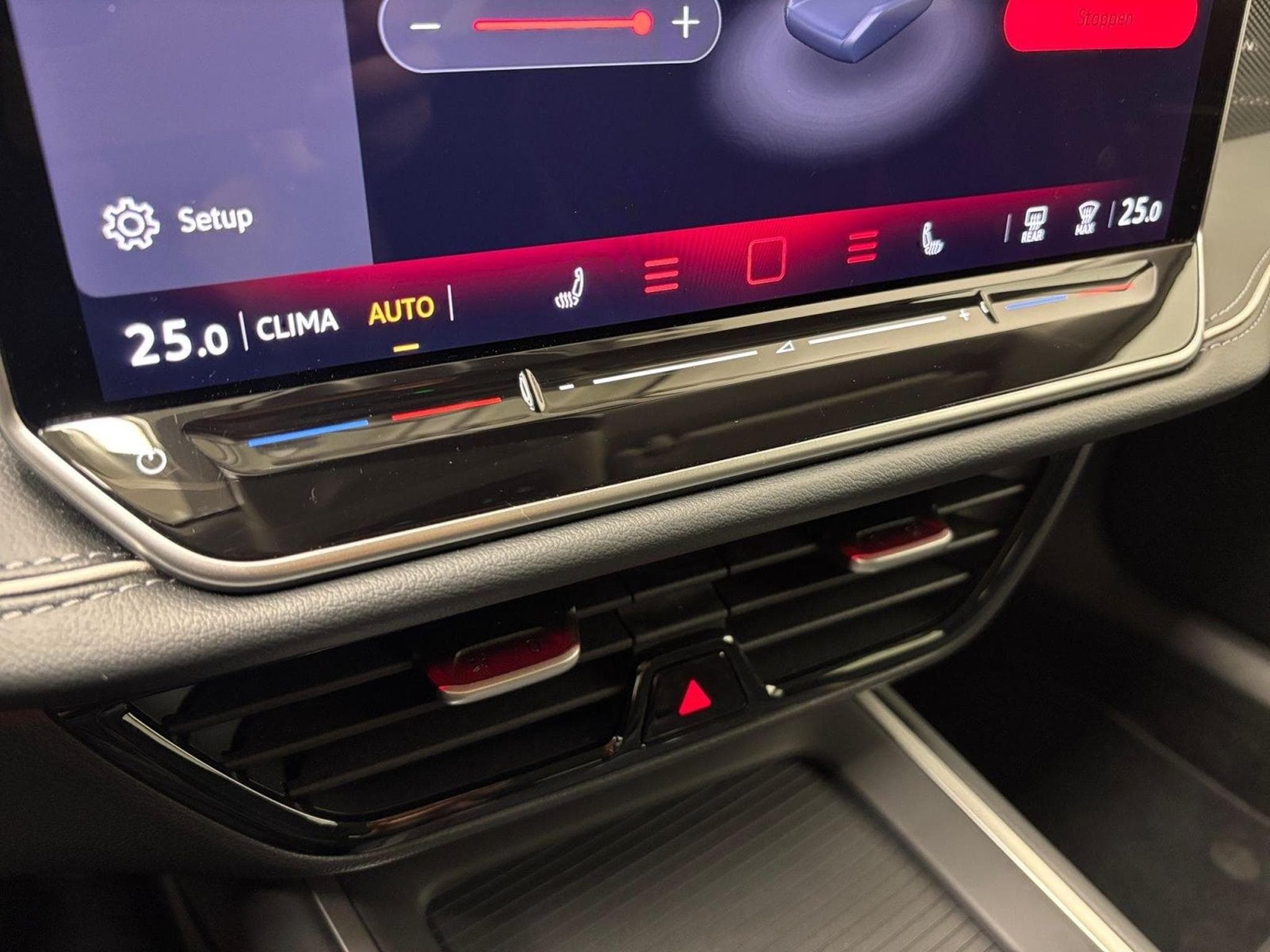 VW Passat Variant (2025) - Photo 16