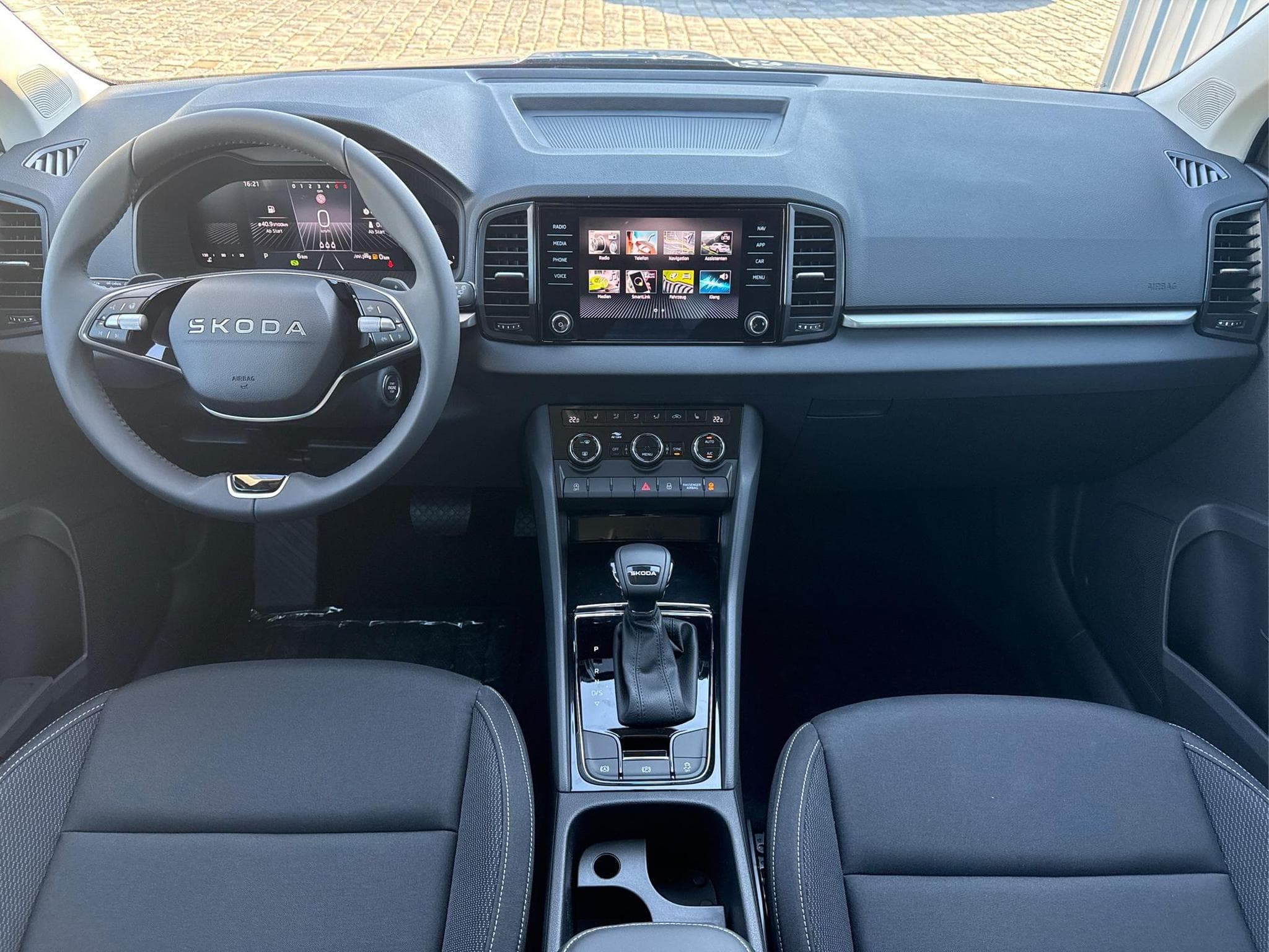 Skoda Karoq Selection 1.5 TSI (2026) - Photo 7