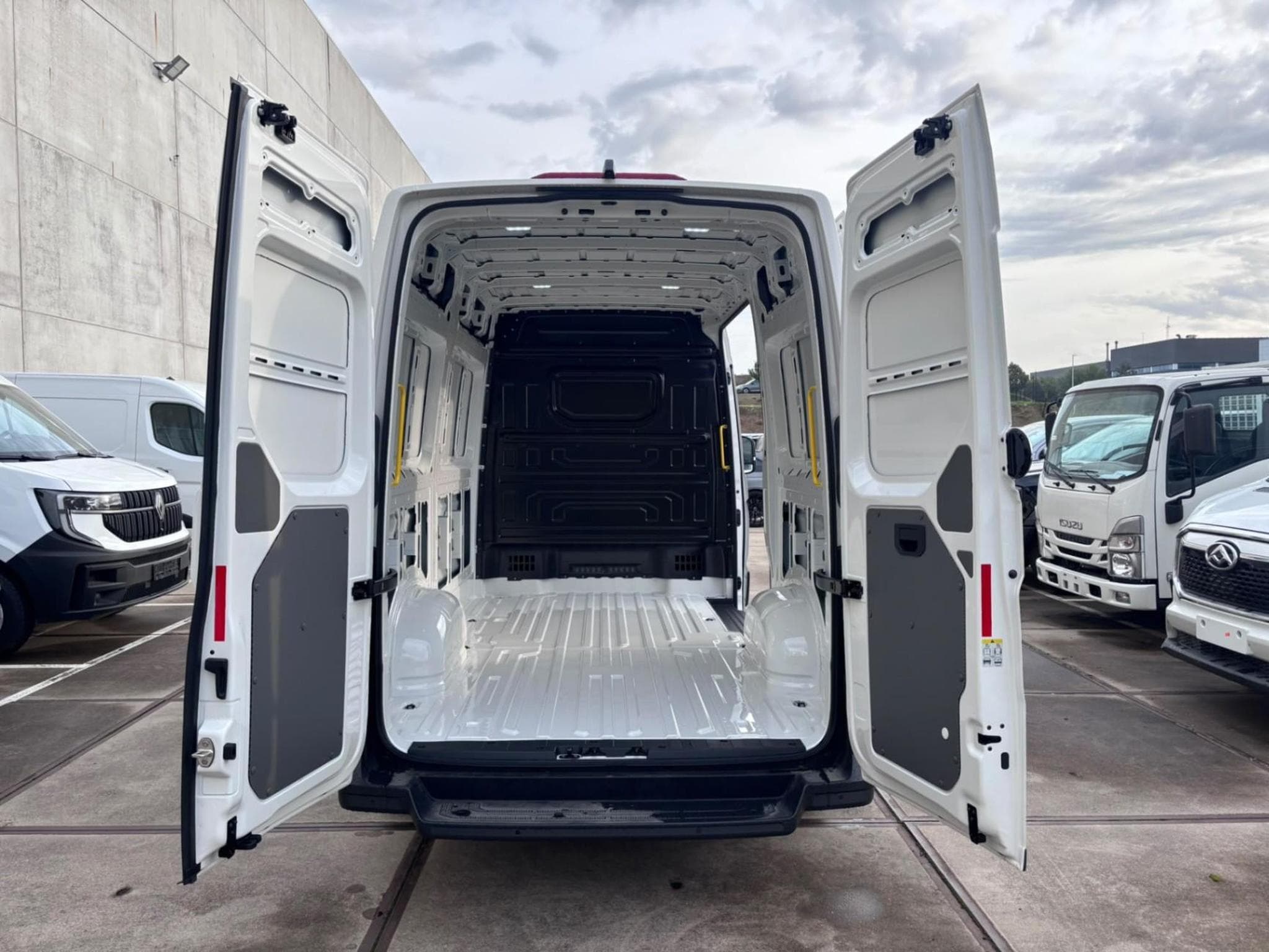 VW Crafter L3H3 30 (2026) - Foto 6