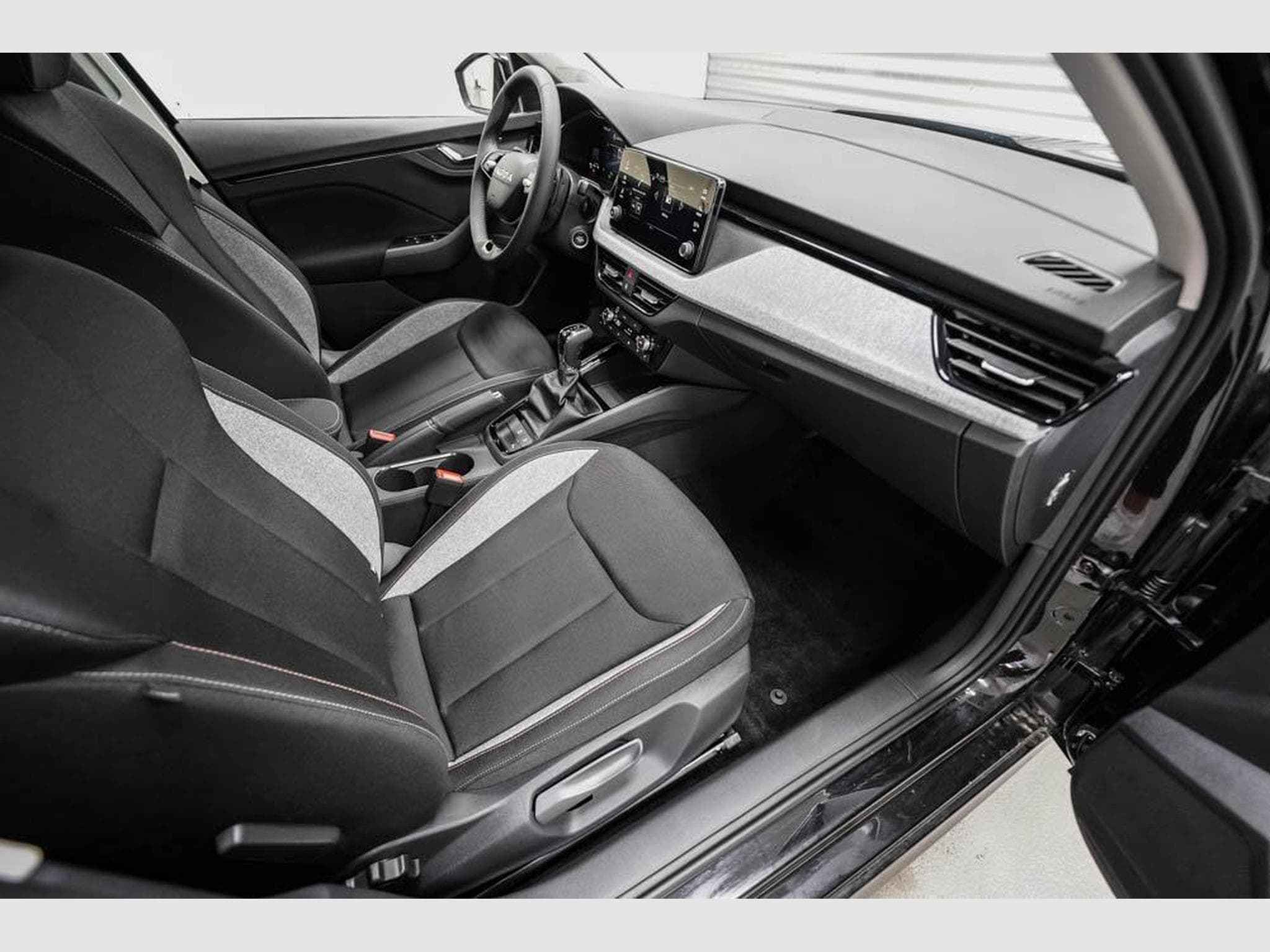 Skoda Kamiq 1,0 TSI DSG (2026) - Foto 19