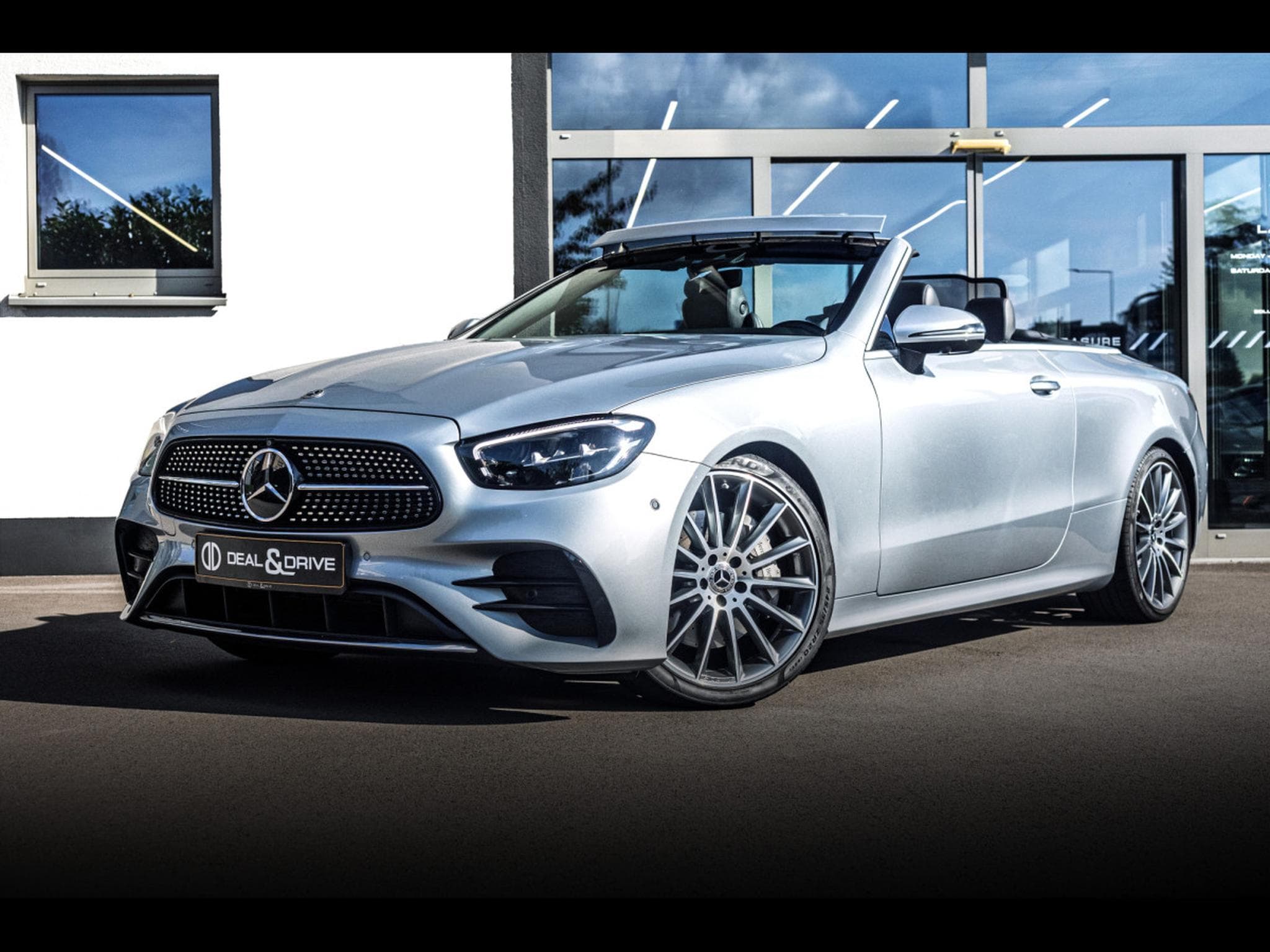 Mercedes E 300 CABRIOLET AMG-LINE - HIGH-TECH-SILBER METALLIC (2023) - Photo 1
