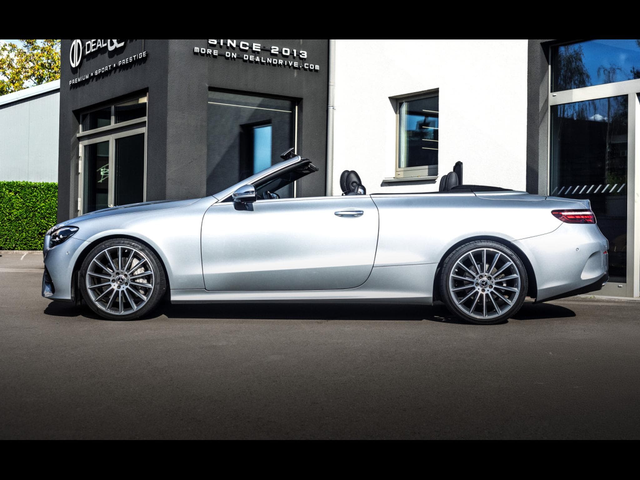 Mercedes E 300 CABRIOLET AMG-LINE - HIGH-TECH-SILBER METALLIC (2023) - Photo 2