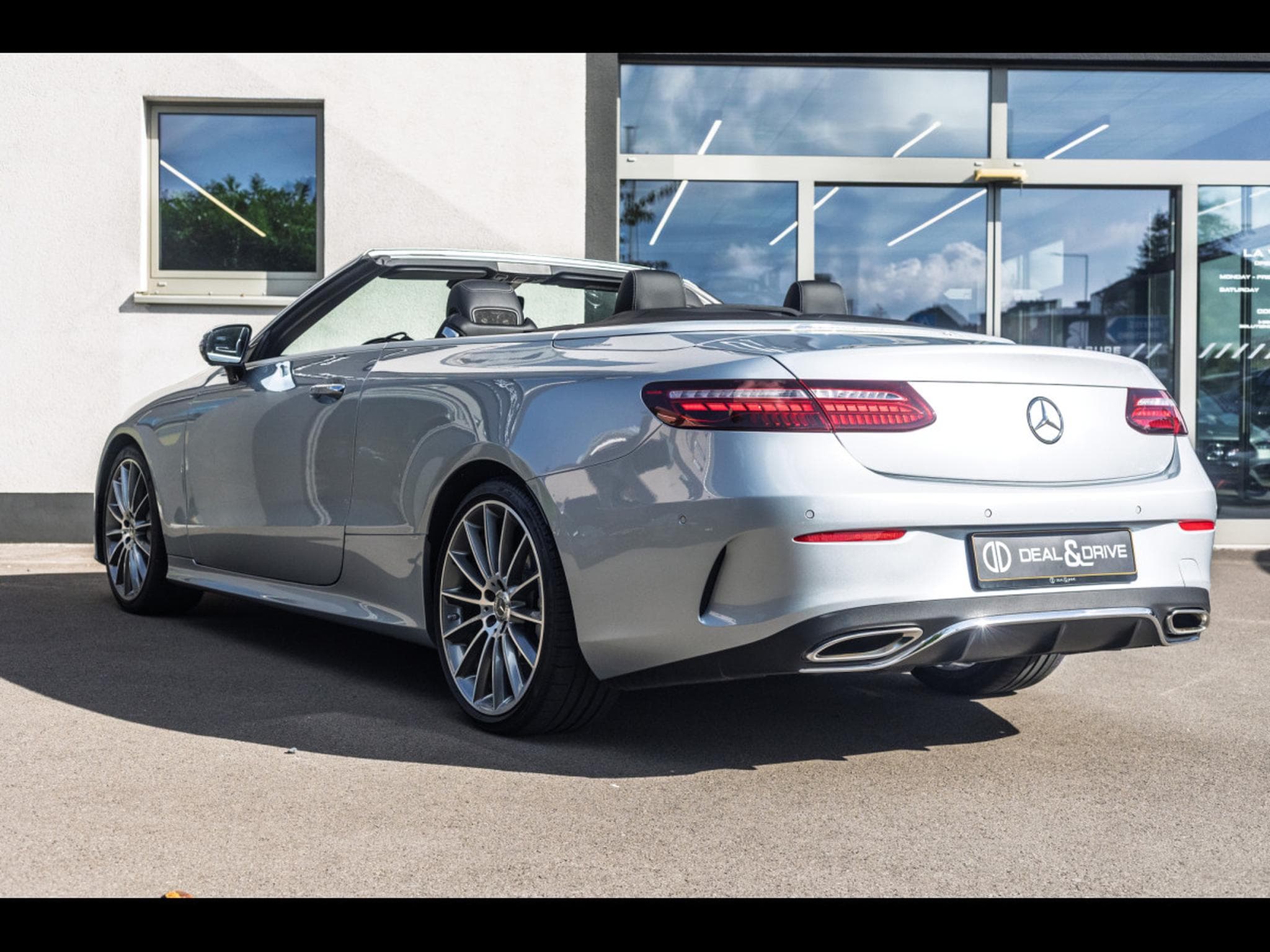 Mercedes E 300 CABRIOLET AMG-LINE - HIGH-TECH-SILBER METALLIC (2023) - Photo 3
