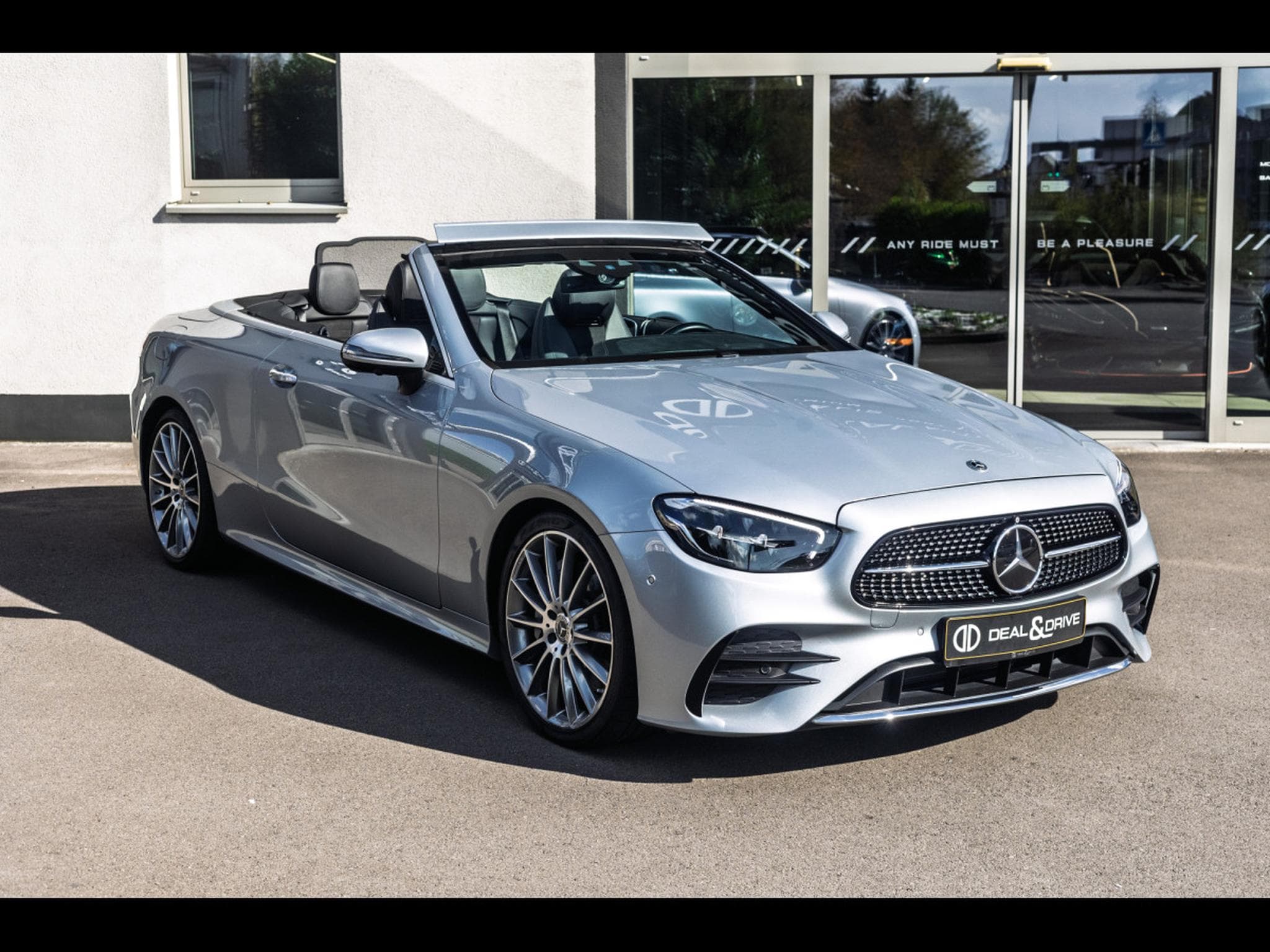 Mercedes E 300 CABRIOLET AMG-LINE - HIGH-TECH-SILBER METALLIC (2023) - Photo 6