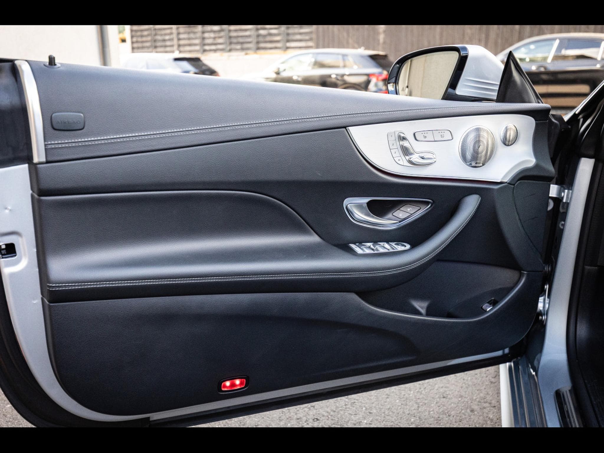 Mercedes E 300 CABRIOLET AMG-LINE - HIGH-TECH-SILBER METALLIC (2023) - Photo 8